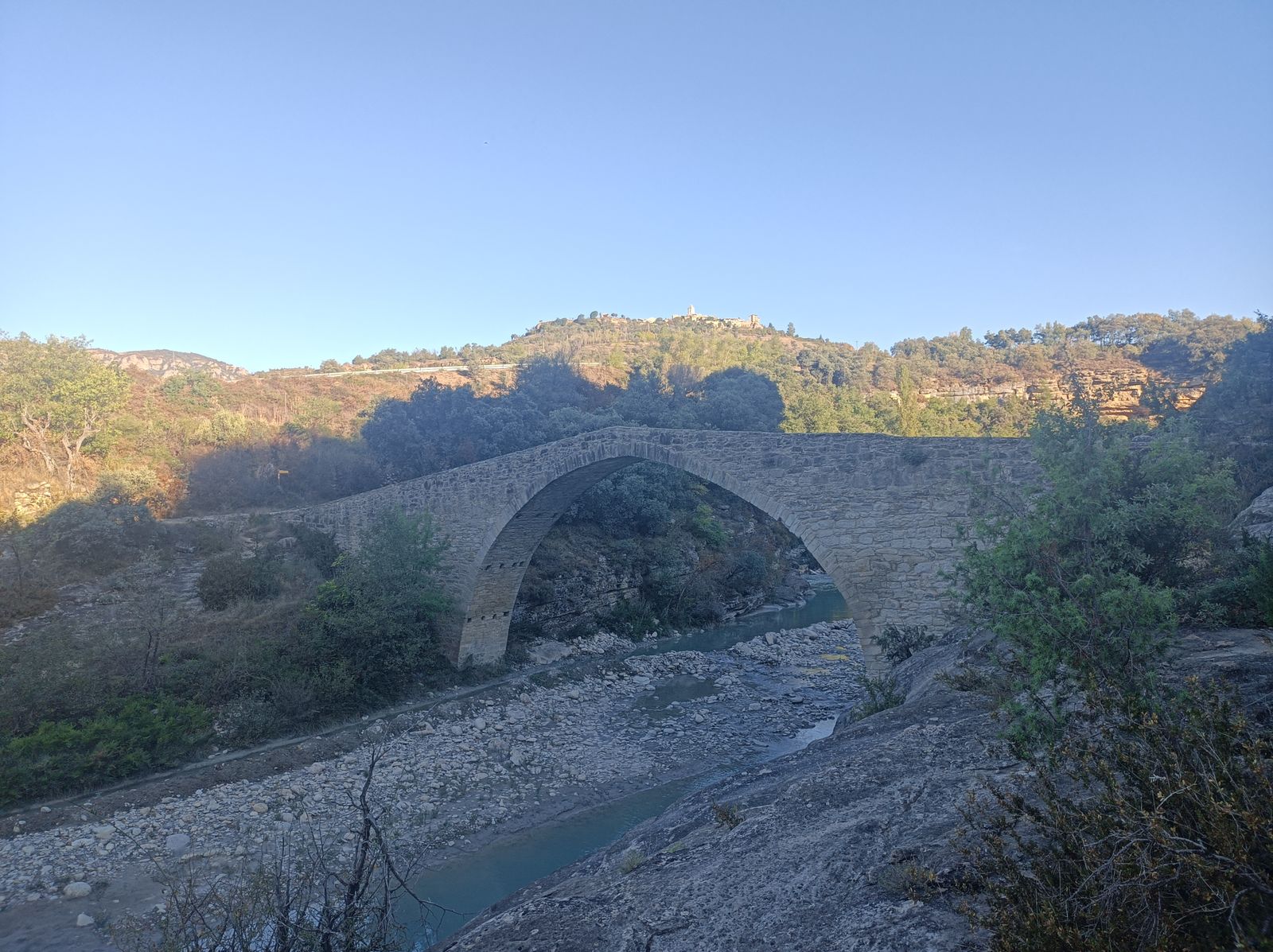 El bonito puente románico de Roda de Isábena.