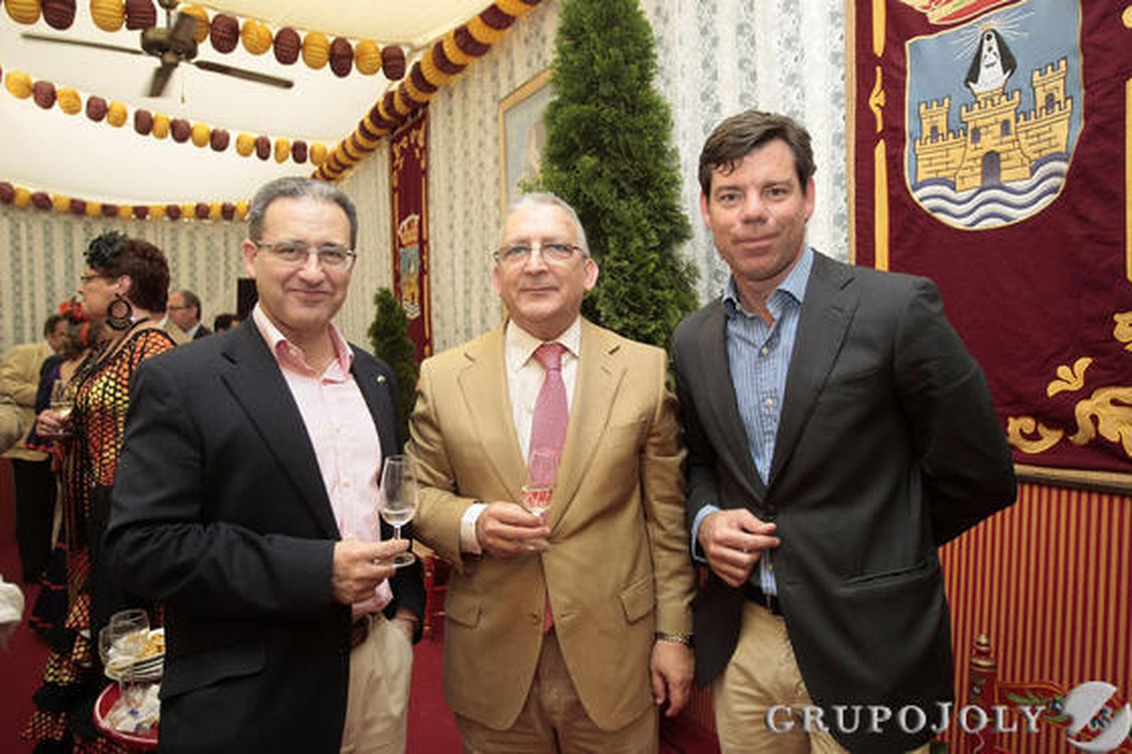 El concejal de Fomento, Jesús González, con el director gerente del CEEI y el responsable de la Cámara de Comercio.

Foto: Fito Carreto