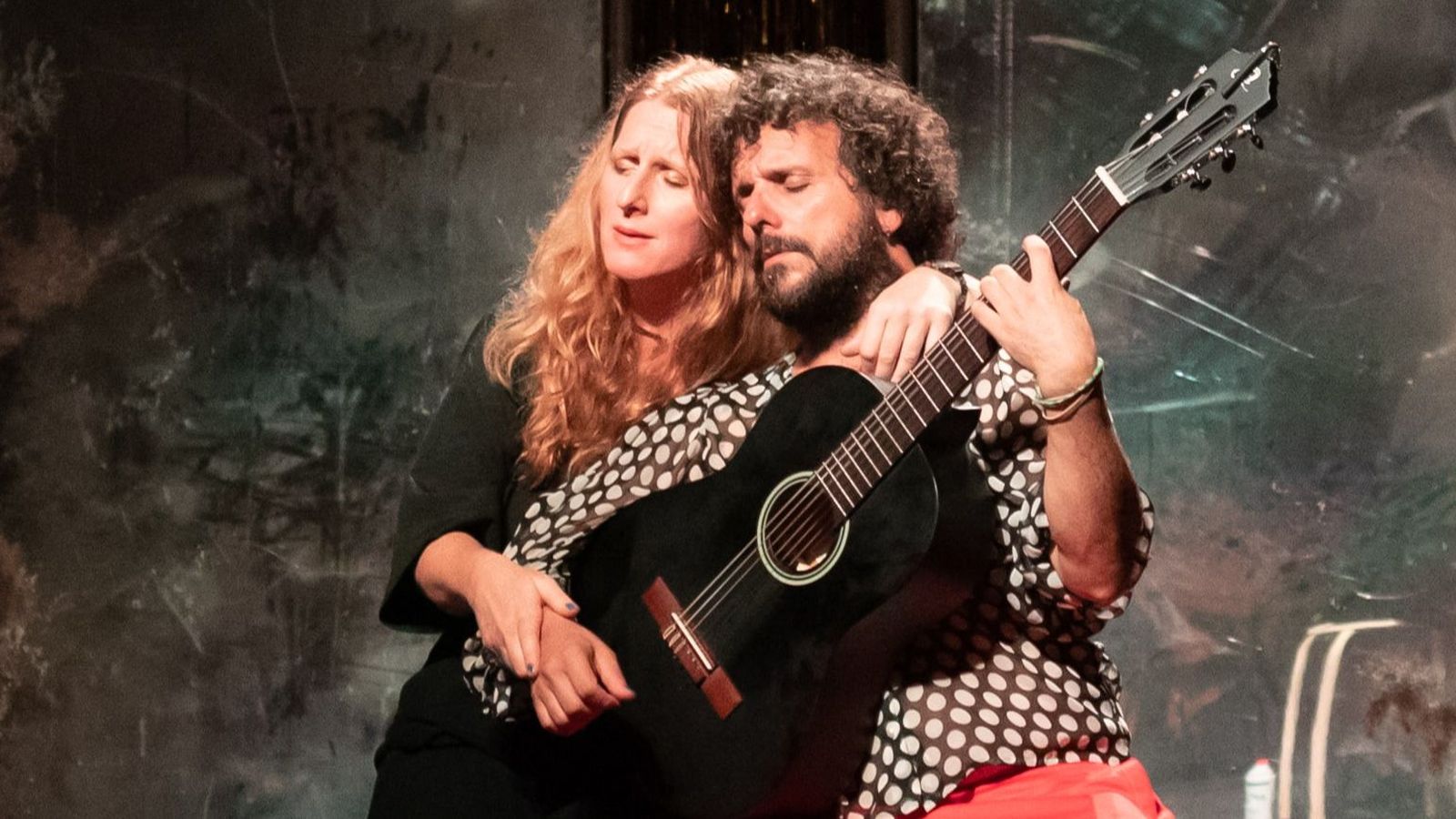 Revelaciones’ está interpretado por Álvaro Martínez León y Lola Rubio.