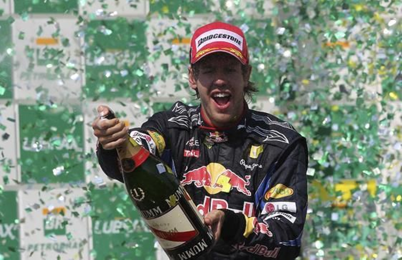 Vettel gana en Interlagos por delante de Webber y Alonso. / Reuters