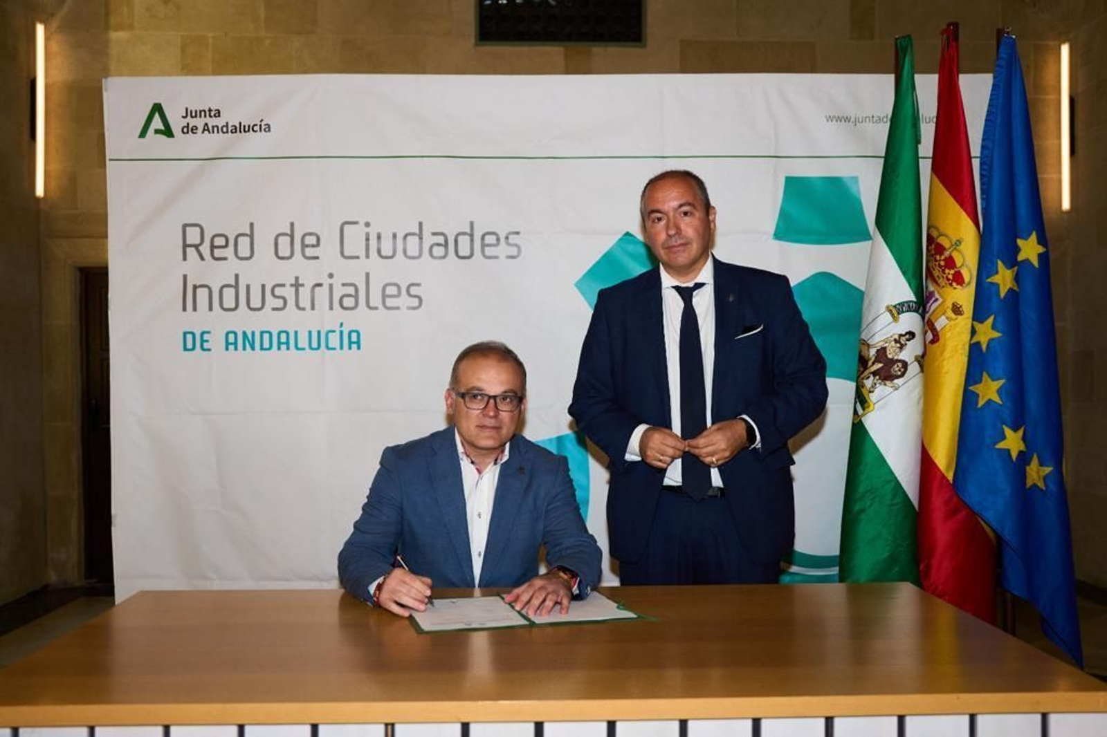 La Junta anima a los ayuntamientos granadinos a sumarse a la Red de Ciudades Industriales