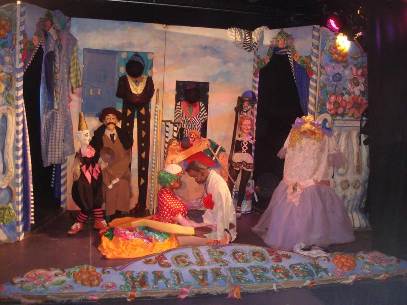 'El Circo Malvarrosa', de Títeres La estrella. Domingo 11 Plaza del Arenal (12:00 horas) y lunes 12  Plaza del Arenal (12:00 horas).