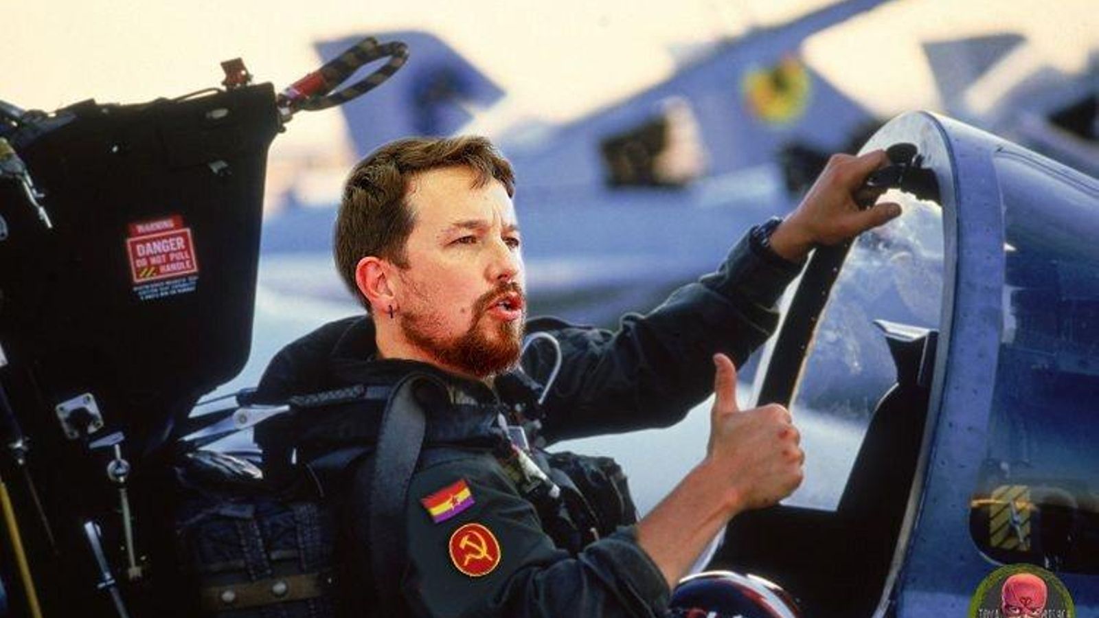 Uno de los memes que circulaban por las redes, con Pablo Iglesias como piloto.