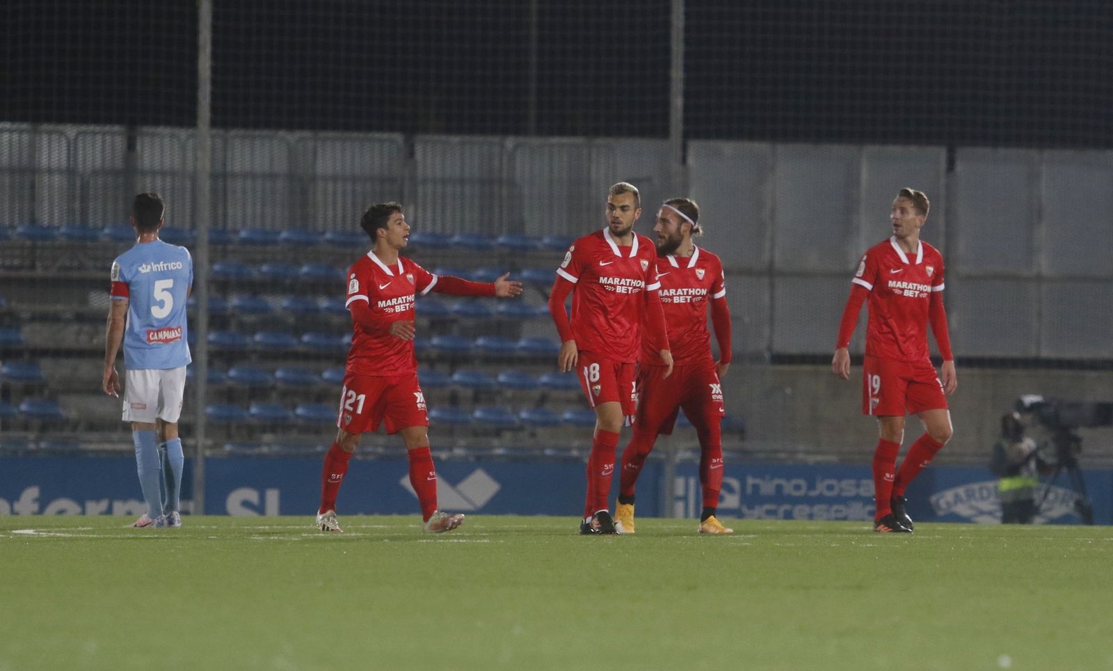 Las imágenes de la histórica visita del Sevilla FC al Ciudad de Lucena