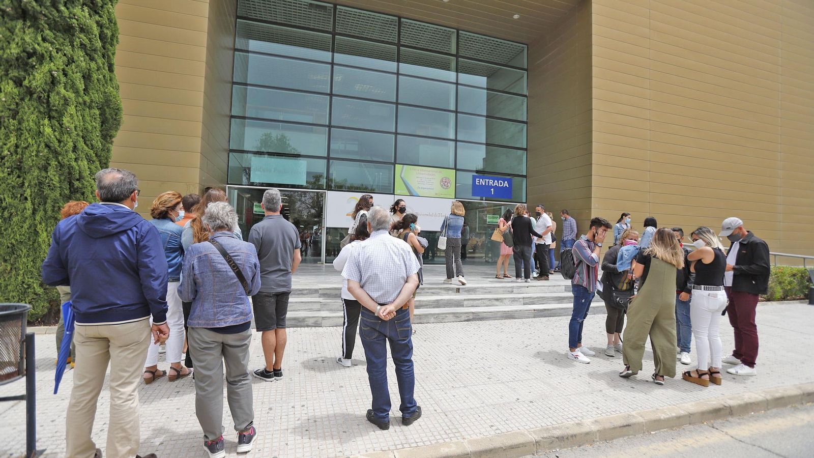 Entrada al edificio Paulo Freire durante las oposiciones que tuvieron lugar este fin de semana.