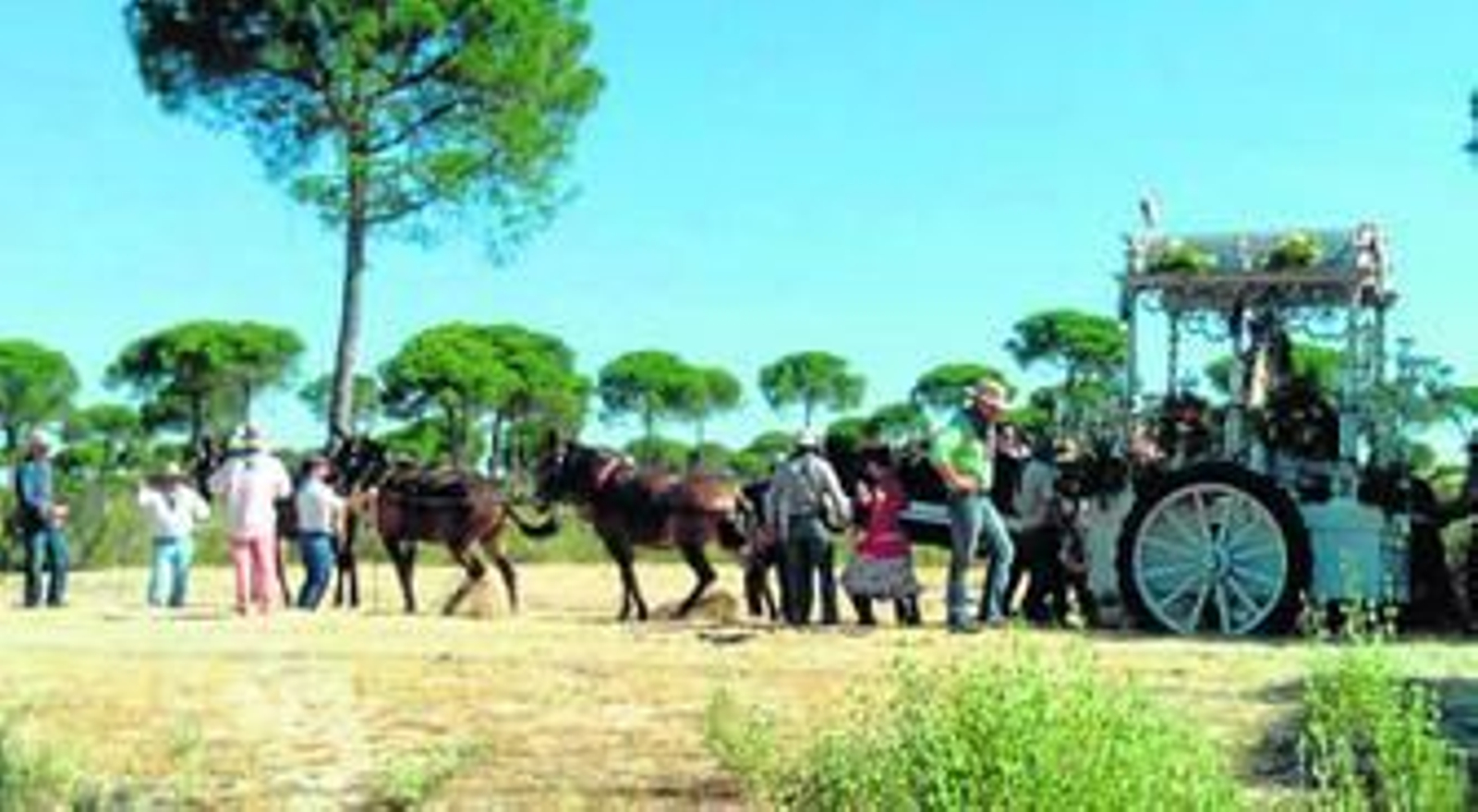 Una imagen de los rocieros linenses en el Camino, ayer.