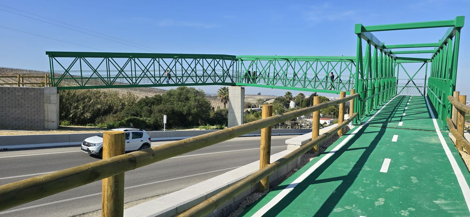 Uno de los puentes elevados de la A-2003, junto a Cuartillos.