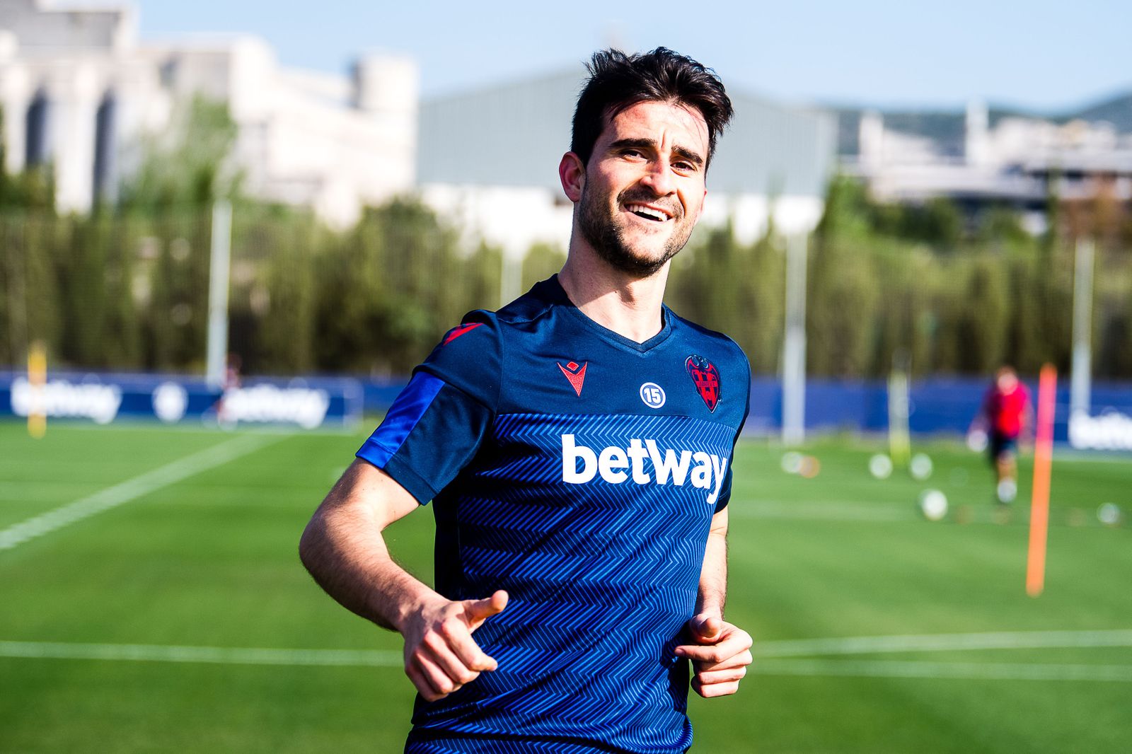 Postigo, en un entrenamiento con el Levante.