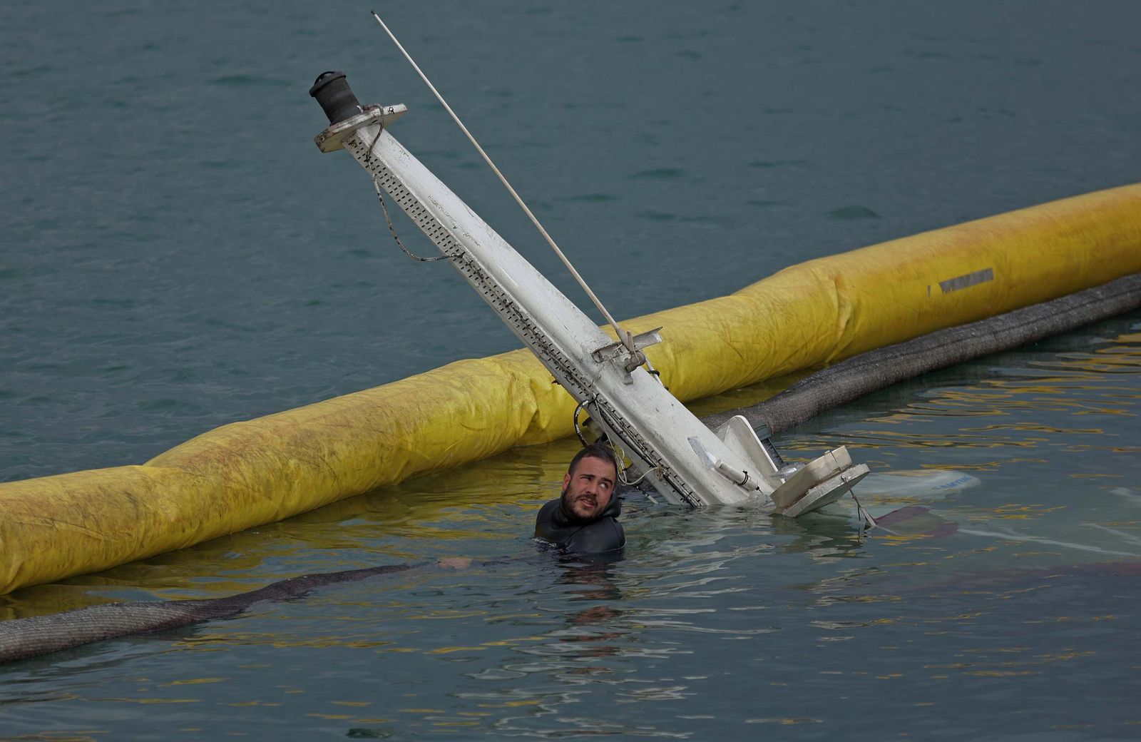 Fotos del reflote del Global One en el puerto de Algeciras