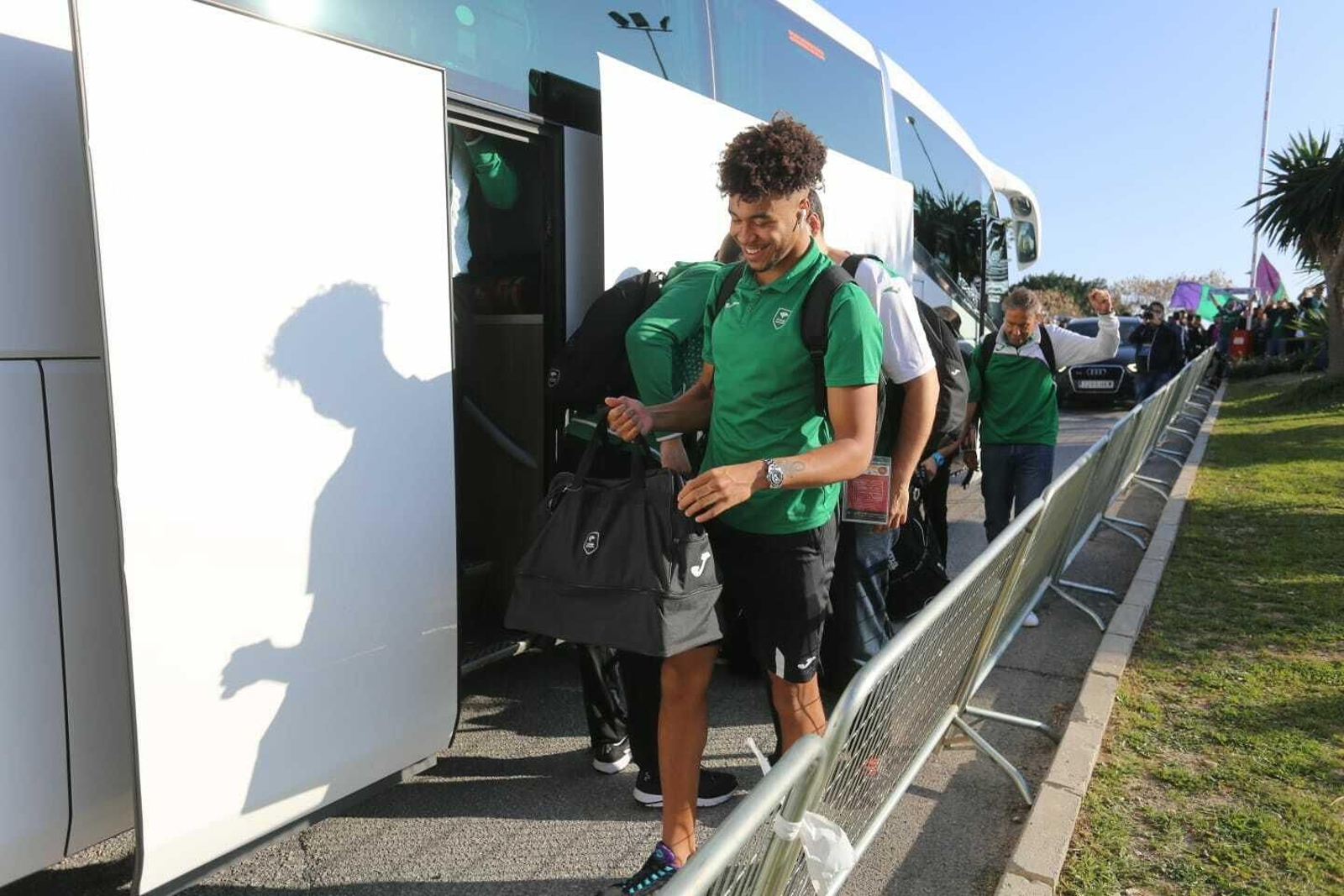 El recibimiento de la afición al Unicaja a su llegada al Martín Carpena para jugar la final de la Copa Del Rey