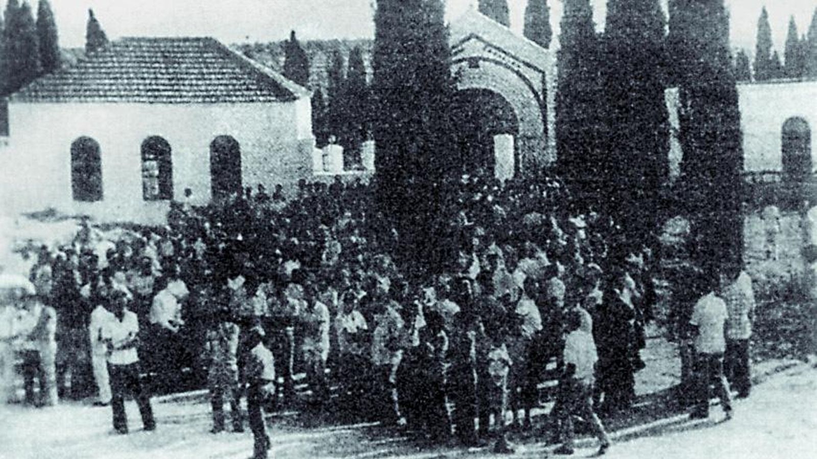 El entierro de las víctimas, en el cementerio de Paradas.