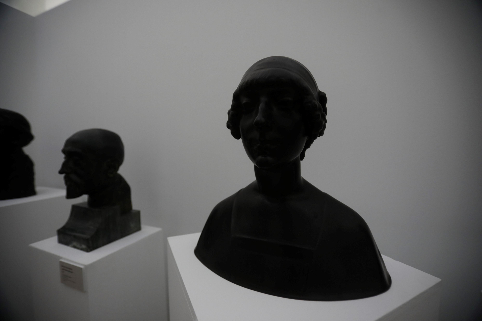 La exposición 'Mateo Inurria: retratos y dibujos', en imágenes