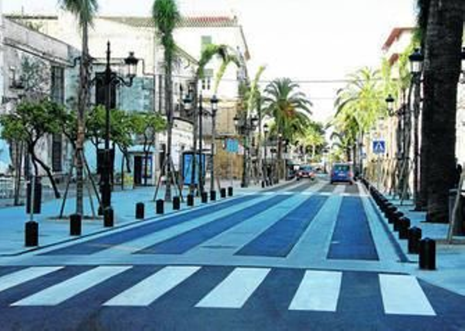 Una imagen de la avenida Micaela Aramburu, que se reabrió al tráfico finalmente ayer viernes.