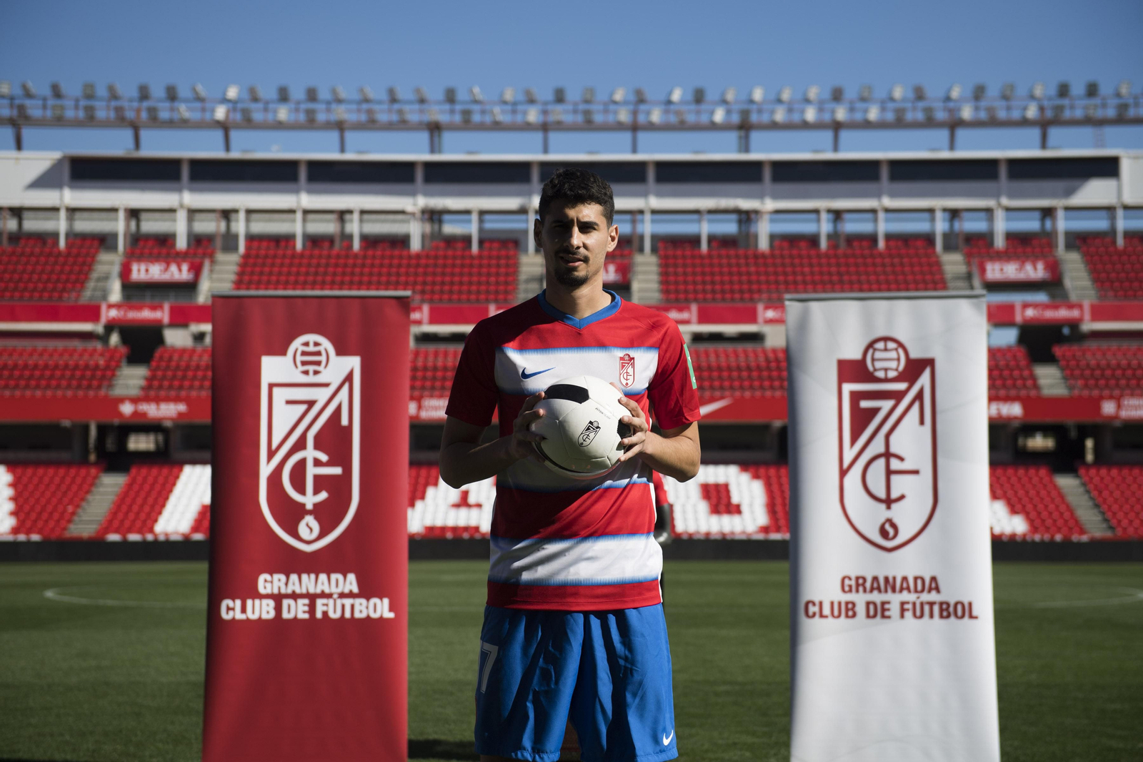 Gil Dias llevará el dorsal 17 que venía utilizando Quini, que se encuentra lesionado.