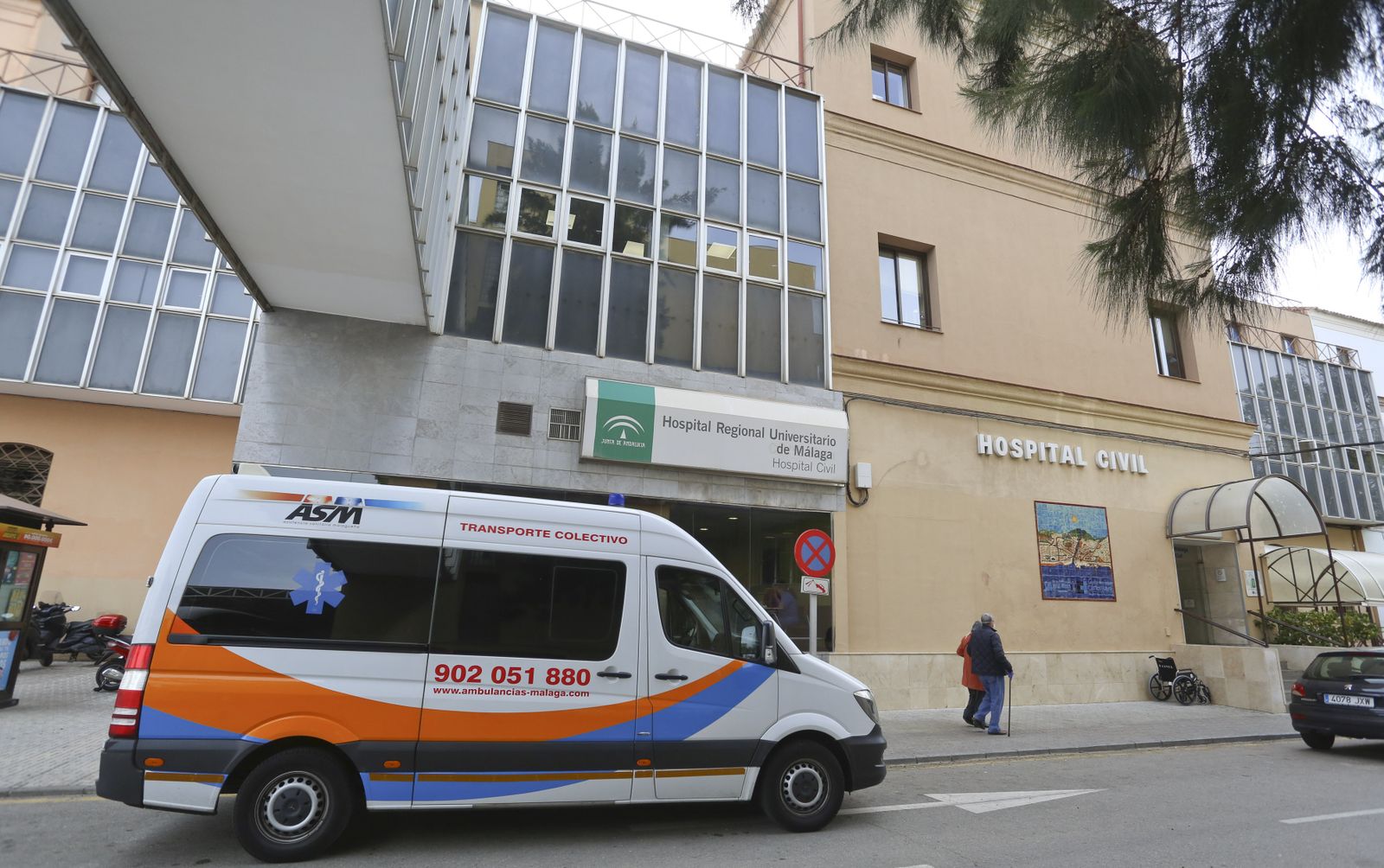 Salir a donar sangre en la Málaga del coronavirus, en fotos
