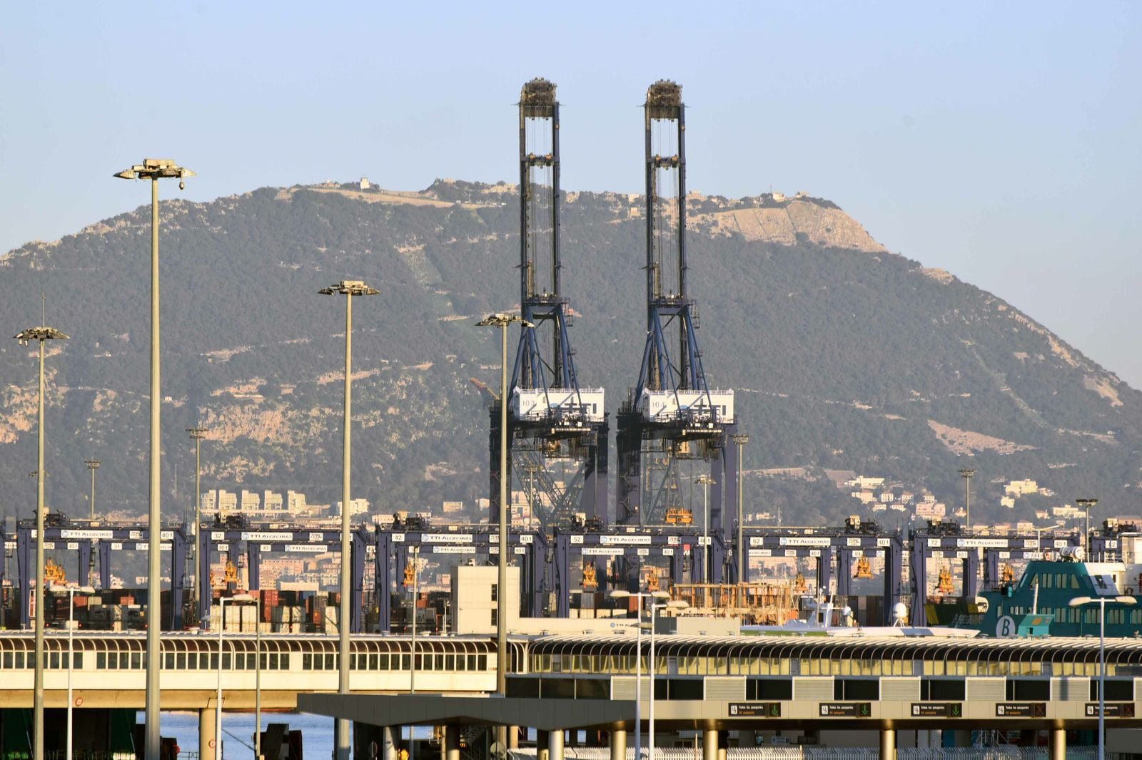 Grúas de TTI en el Puerto de Algeciras.