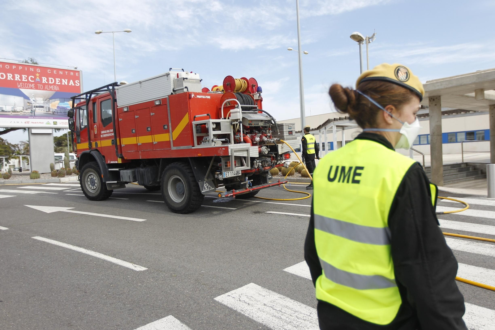 Fotogalería actuación INFOCA y UME por el coronavirus en Almería. Covid-19