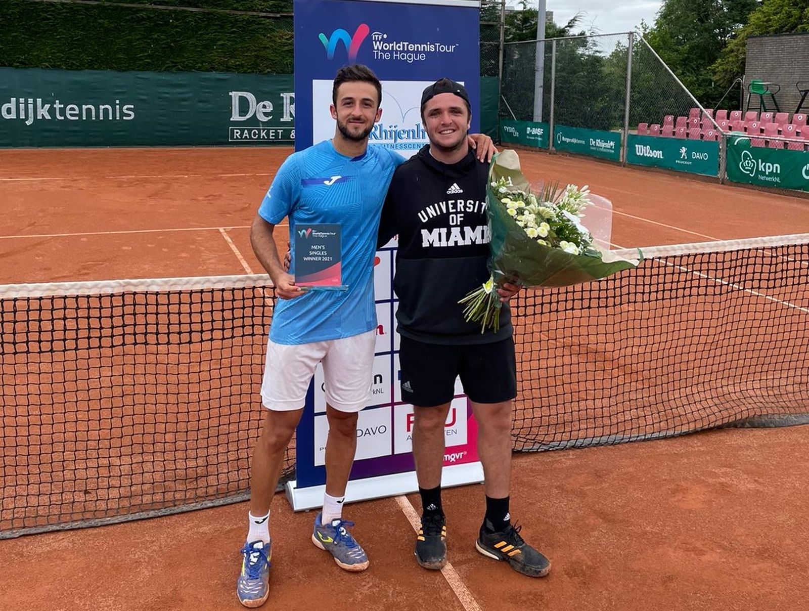 Javier Barranco con su premio del torneo neerlandés