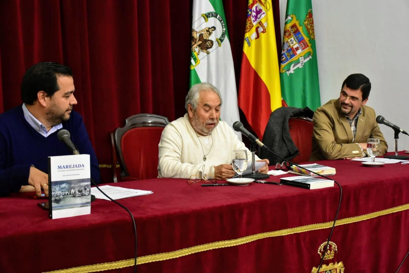El escritor sanluqueño Juan José García Rodríguez presentando su nuevo libro en la Diputación.