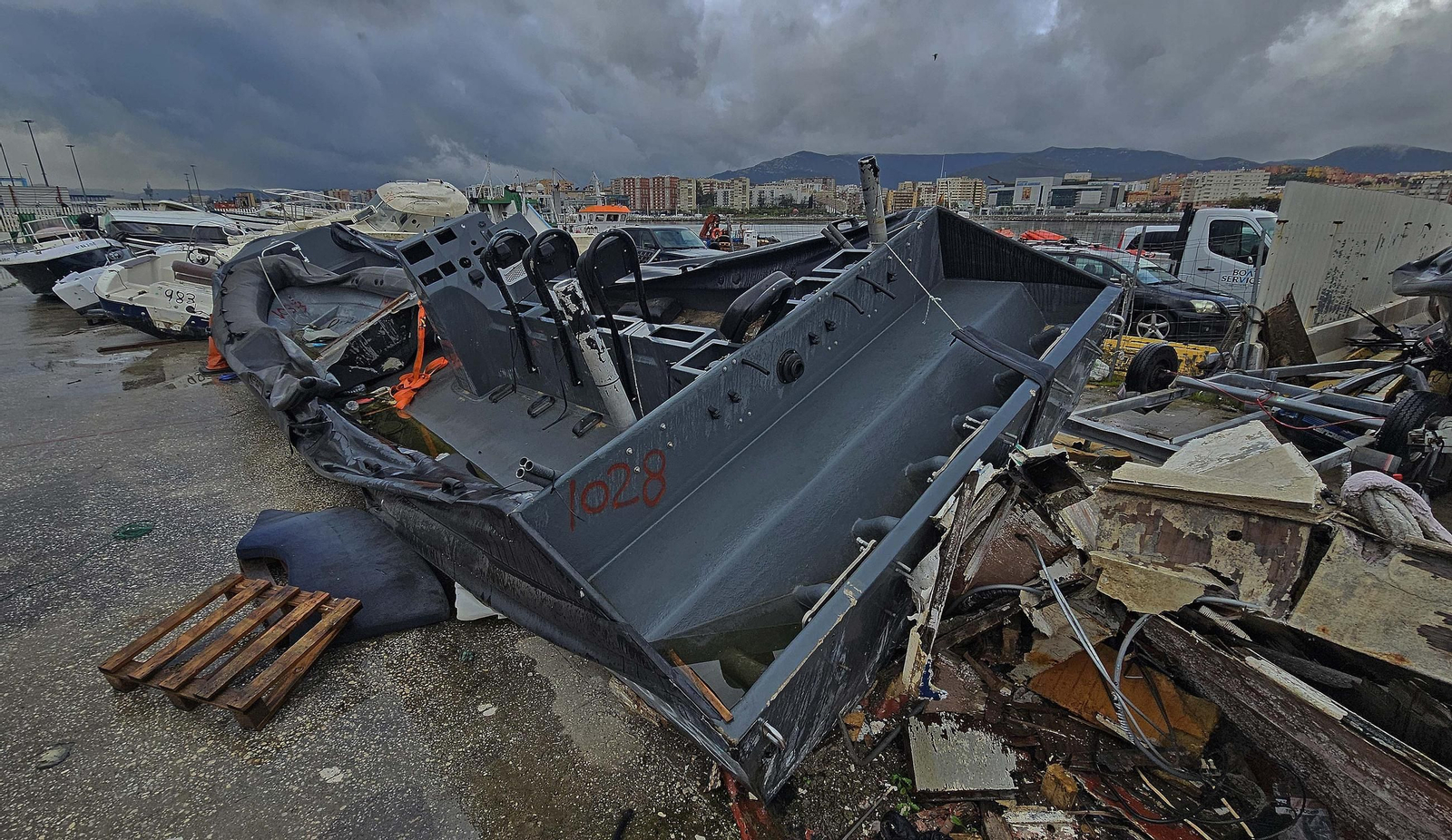 Fotos del hacinamiento de narcoembarcaciones requisadas en el Puerto de Algeciras