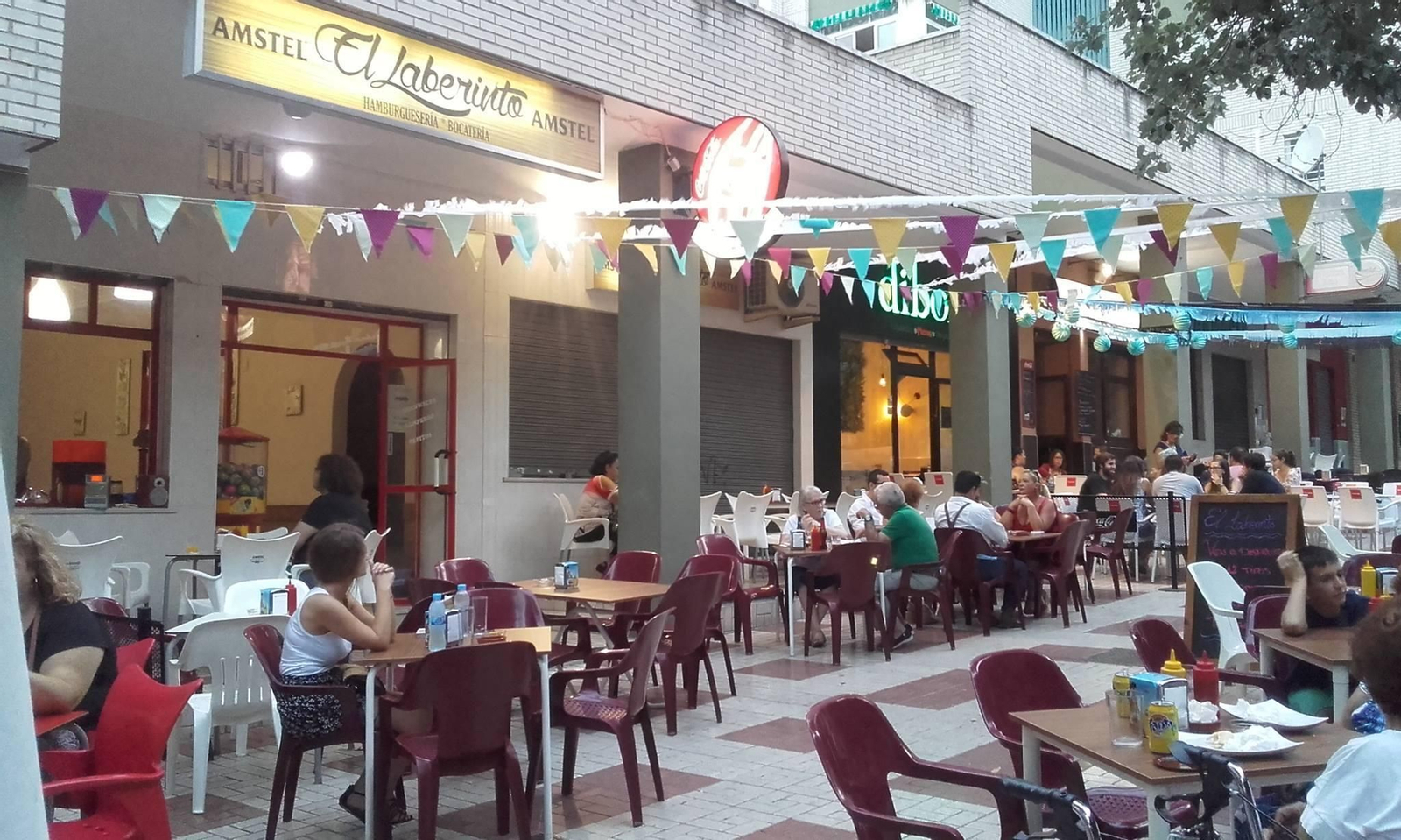 La terraza de la hamburguesería El Laberinto, en una imagen de archivo.