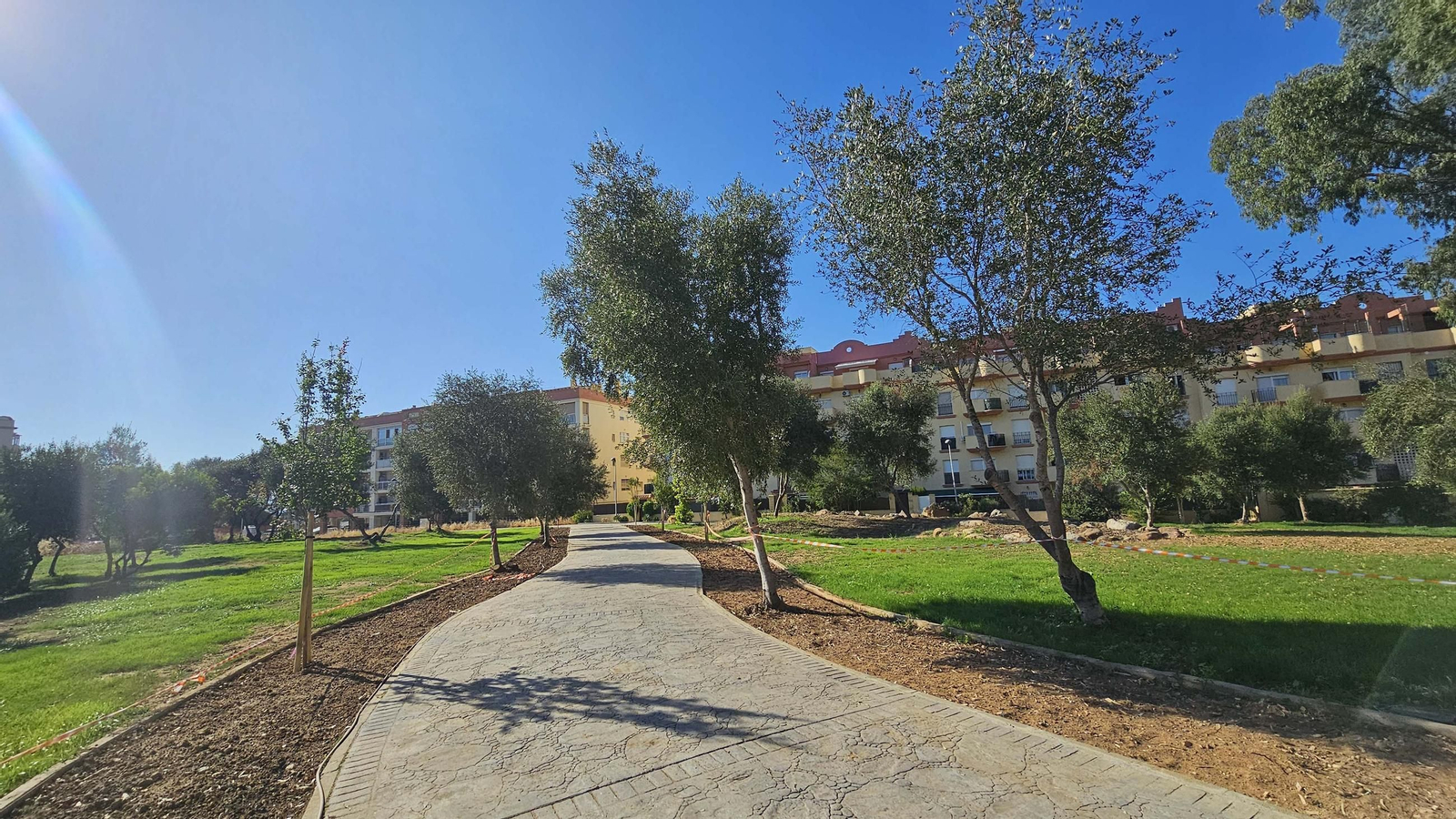 Fotos de los nuevos 12.000 metros cuadrados de zonas verdes de la Ermita, en Algeciras Fotos de los nuevos 12.000 metros cuadrados de zonas verdes de la Ermita, en Algeciras