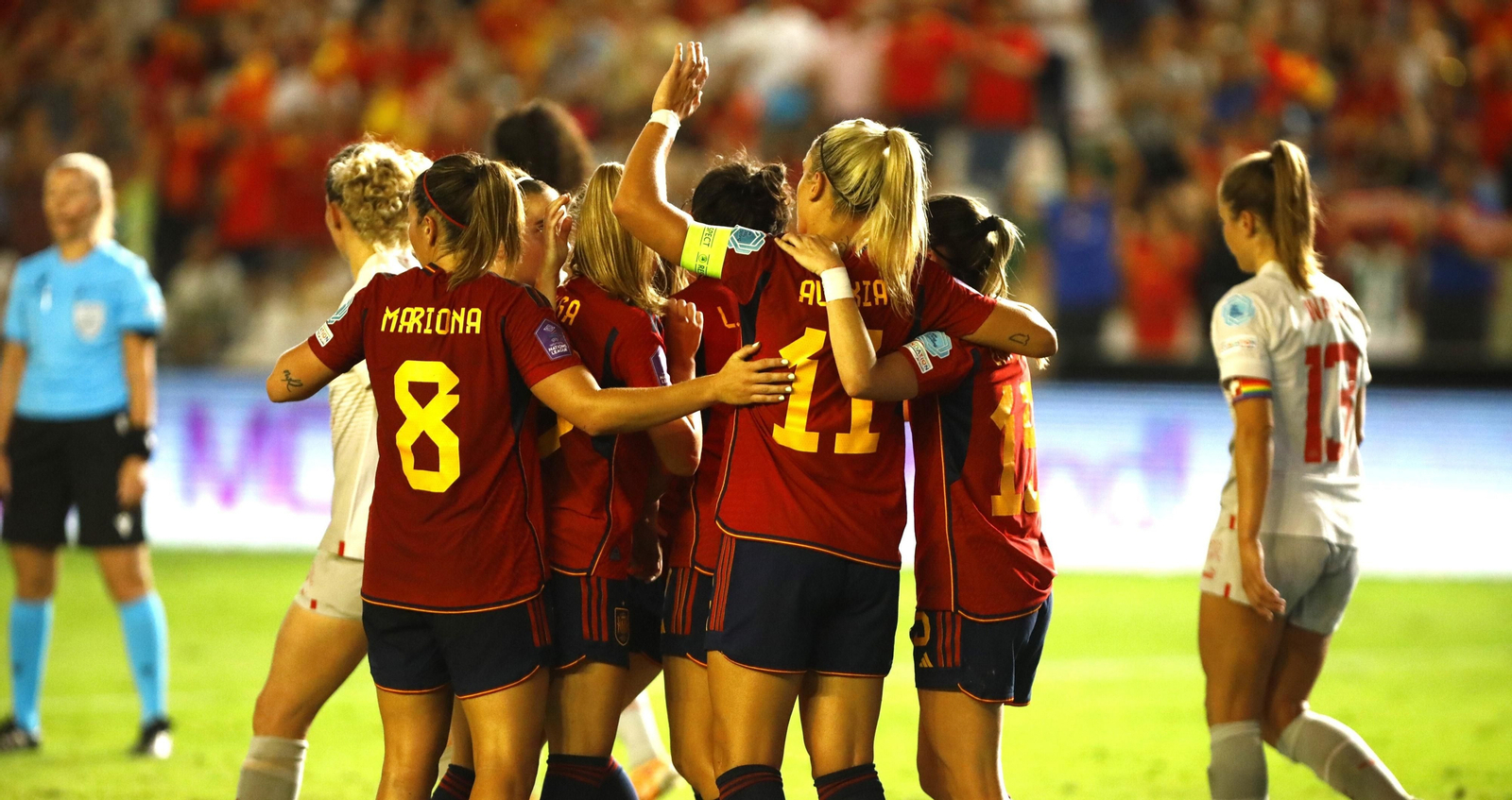 Las jugadoras de la selección española celebran uno de sus goles a Suiza en El Arcángel (Córdoba).
