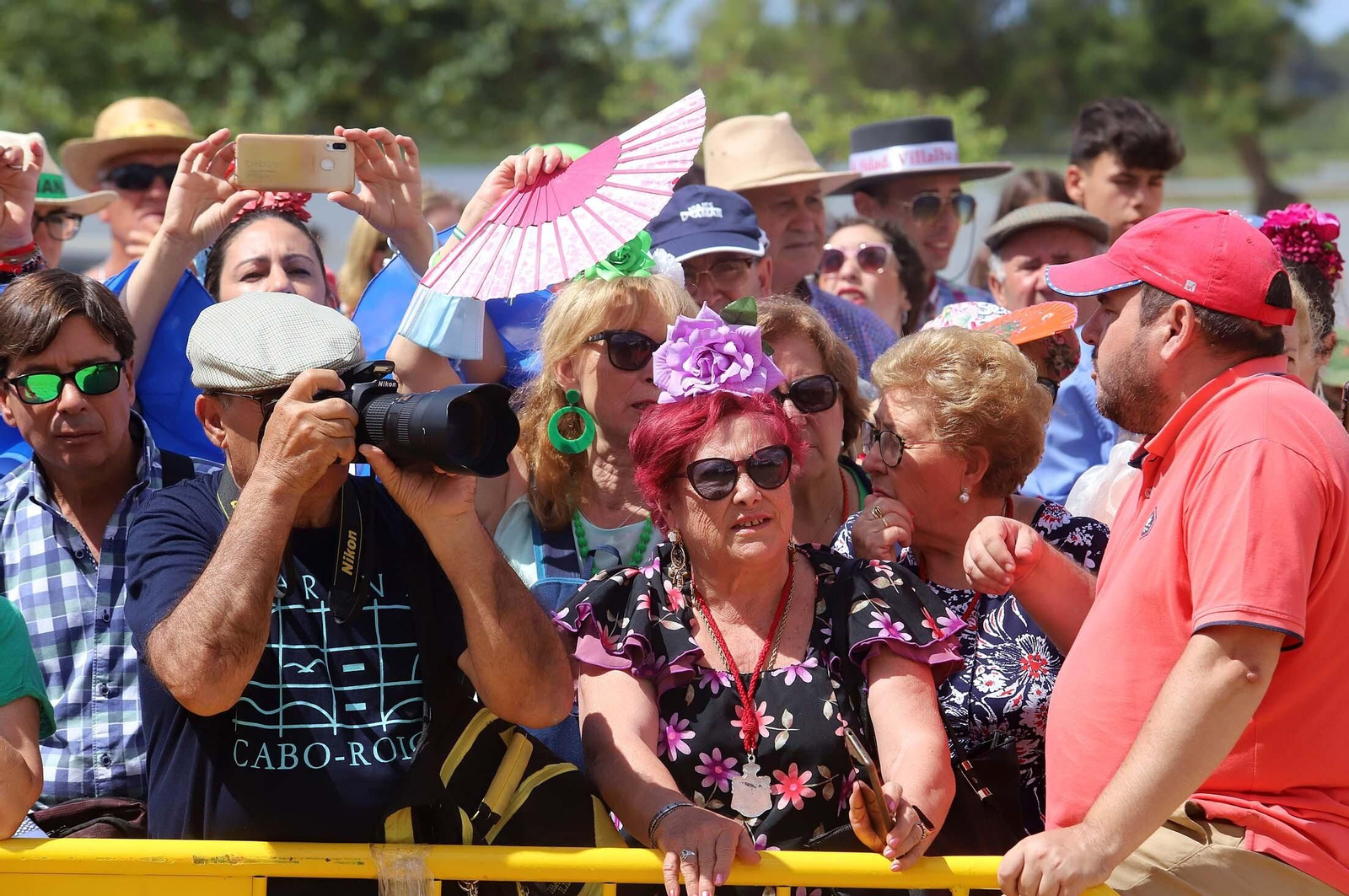 Imágenes del ambiente El Rocío y en Casas de Hermandades