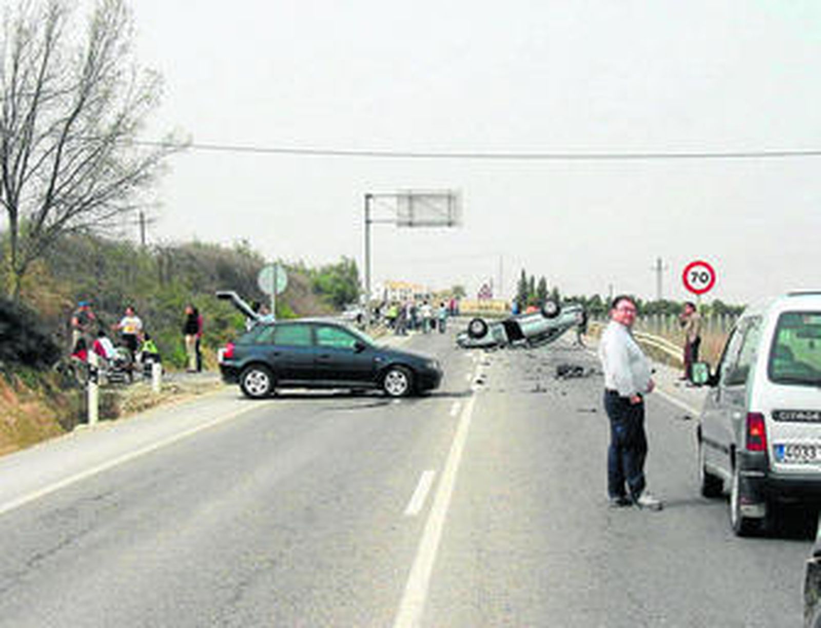 Accidente de tráfico en la N-331, la vía más frecuentada para desplazarse a Málaga antes de existir la autovía.