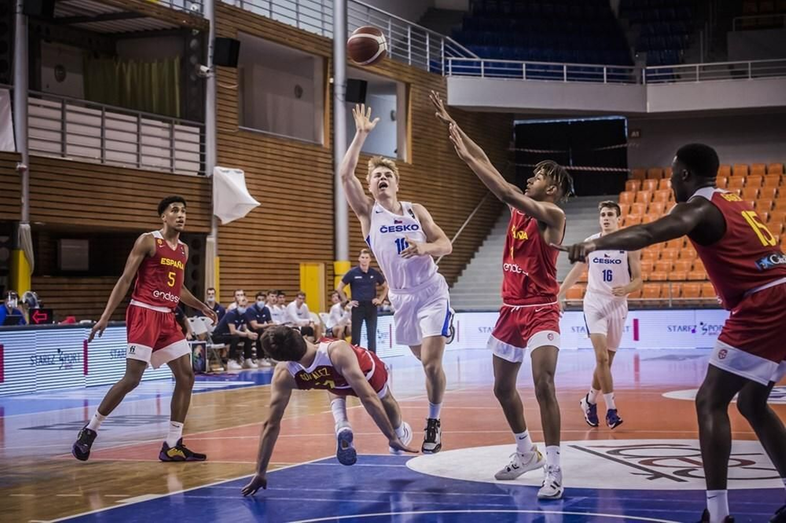 Fotos: los cinco 'malagueños' con España sub 20 en Brno