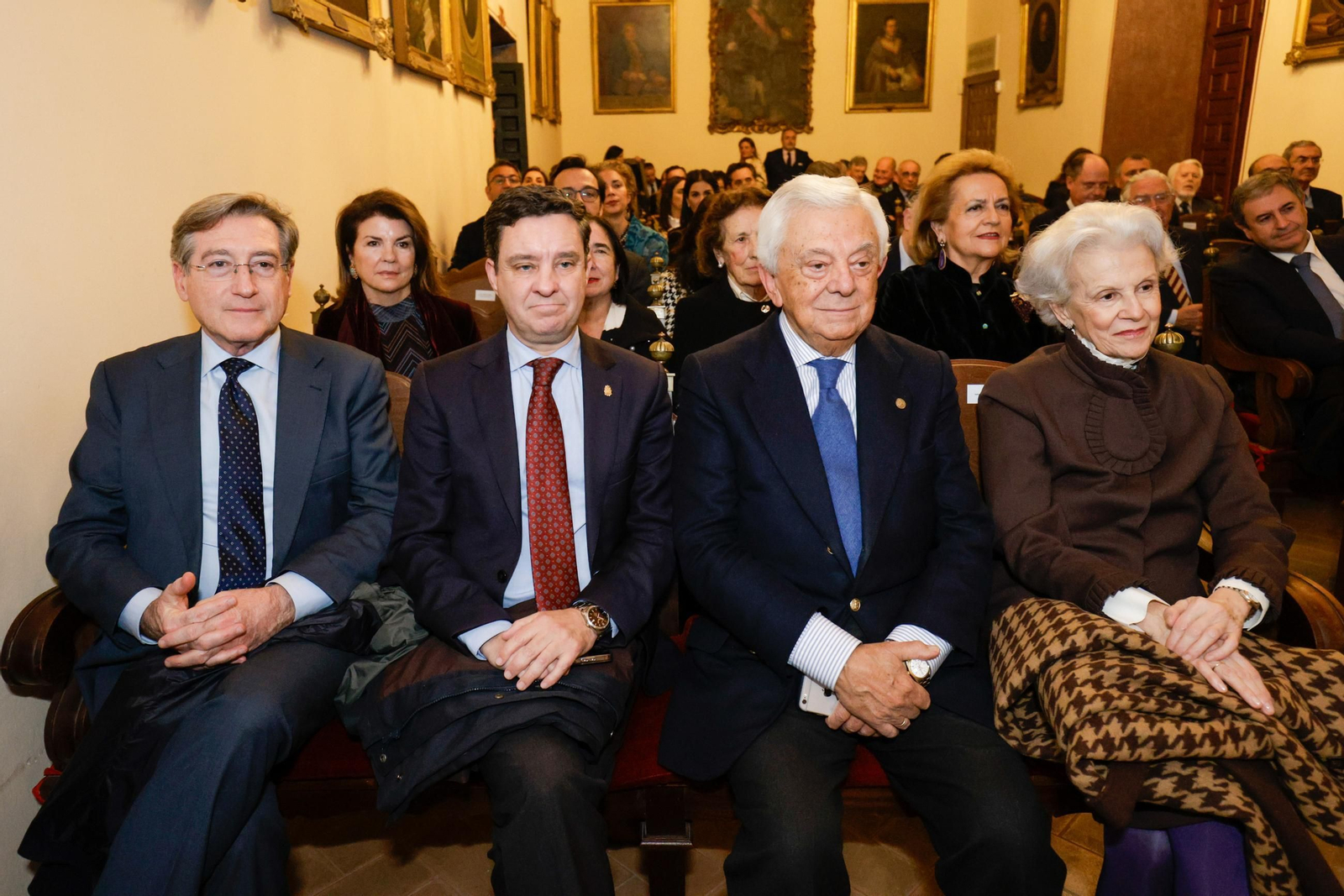 Las imágenes del ingreso en la Academia de Ciencias Sociales y del Medio Ambiente, Antonio Vázquez, apadrinado por José Damián Bogas