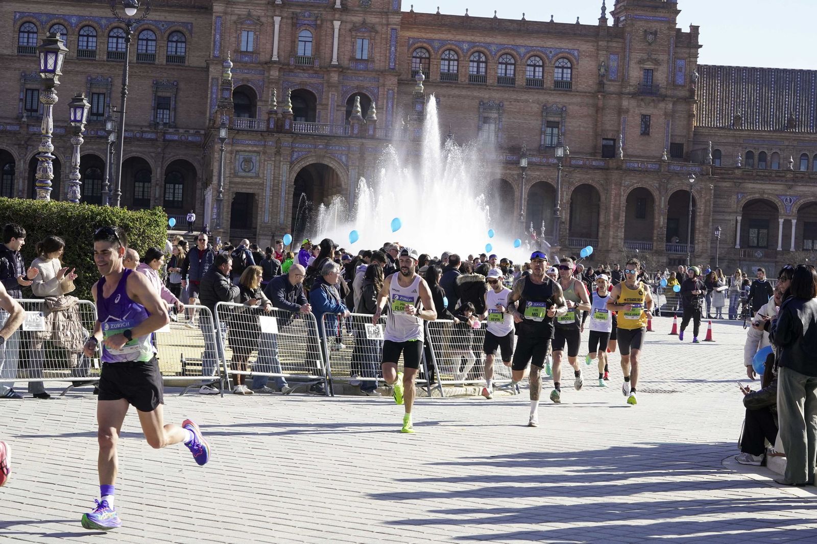 El Zúrich Maraton de Sevilla 2026 en la Plaza de España, galería 1