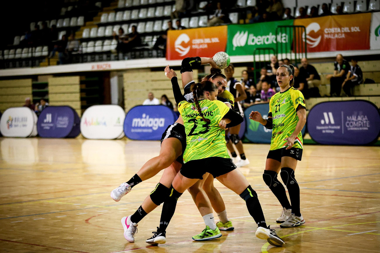 El Costa del Sol Málaga sabe sufrir (22-21)