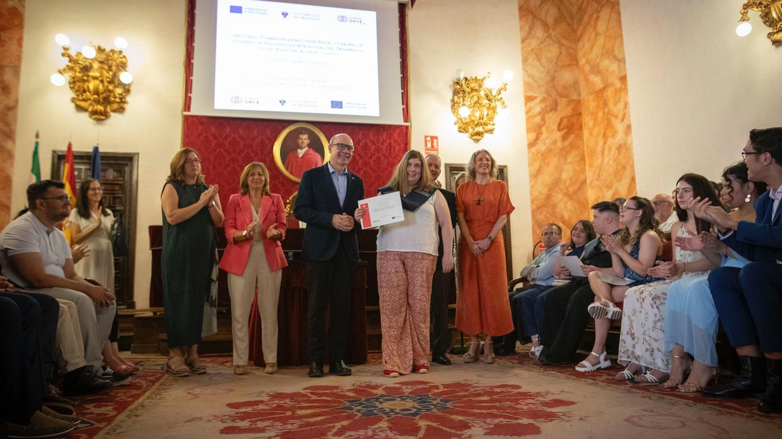 Mireia, con su título.