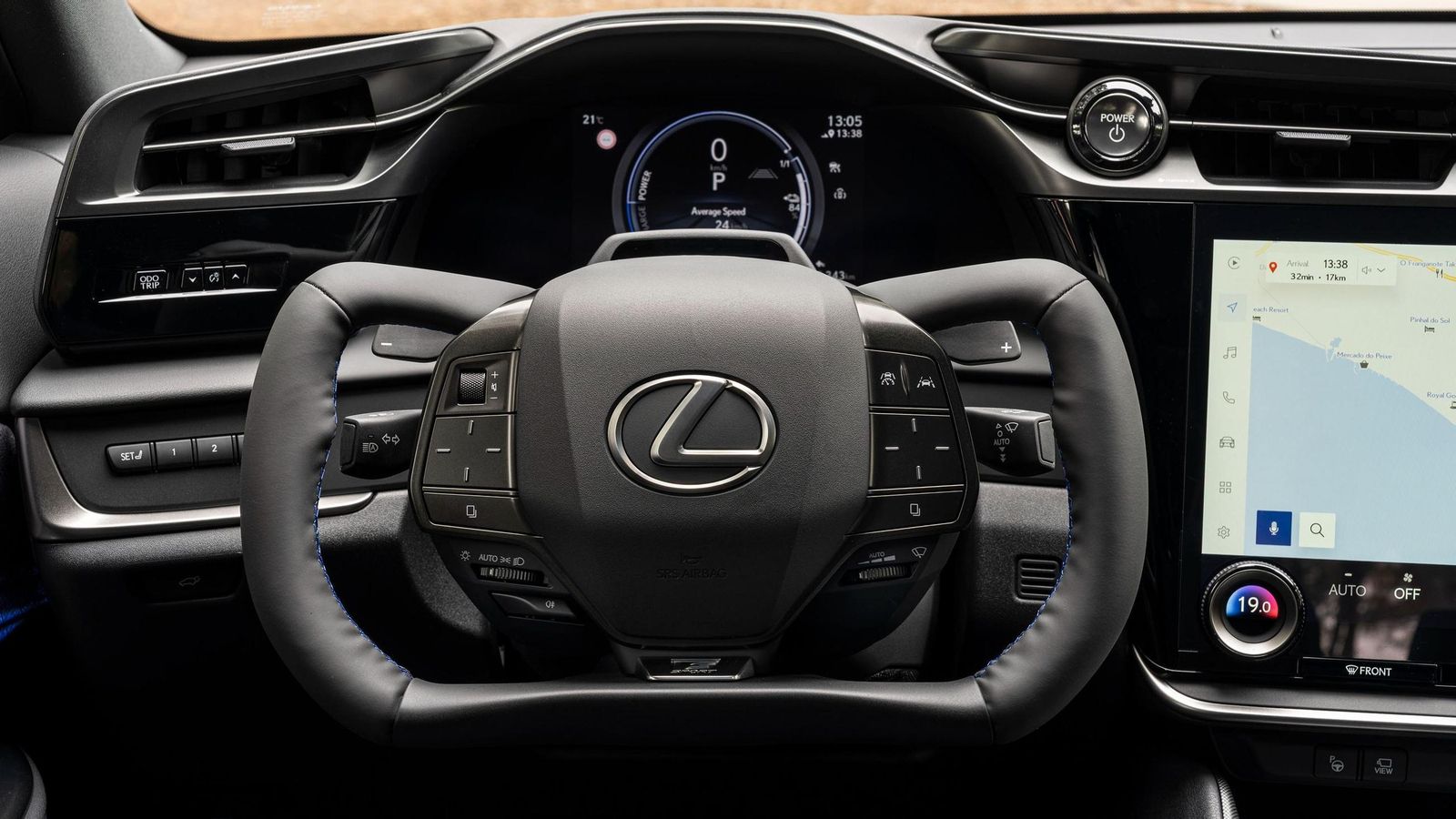 La desconexión mecánica entre el volante y las ruedas permite utilizar en estos RZ un volante inusual y que traslada más directamente el movimiento de uno a otras.