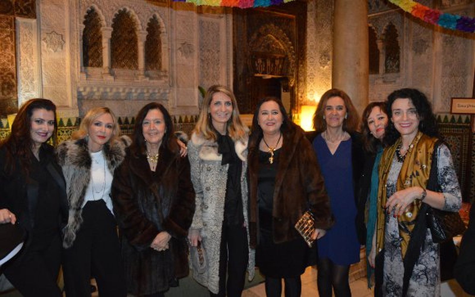 Rocío Vázquez, Silvia Otero, Clelia Muchetti, Isabel y Fini Saez, Mercedes Velastegui, Rosario Millán y Silvia Soto, en el patio del Casino Gaditano.

Foto: Ignacio Casas de Ciria