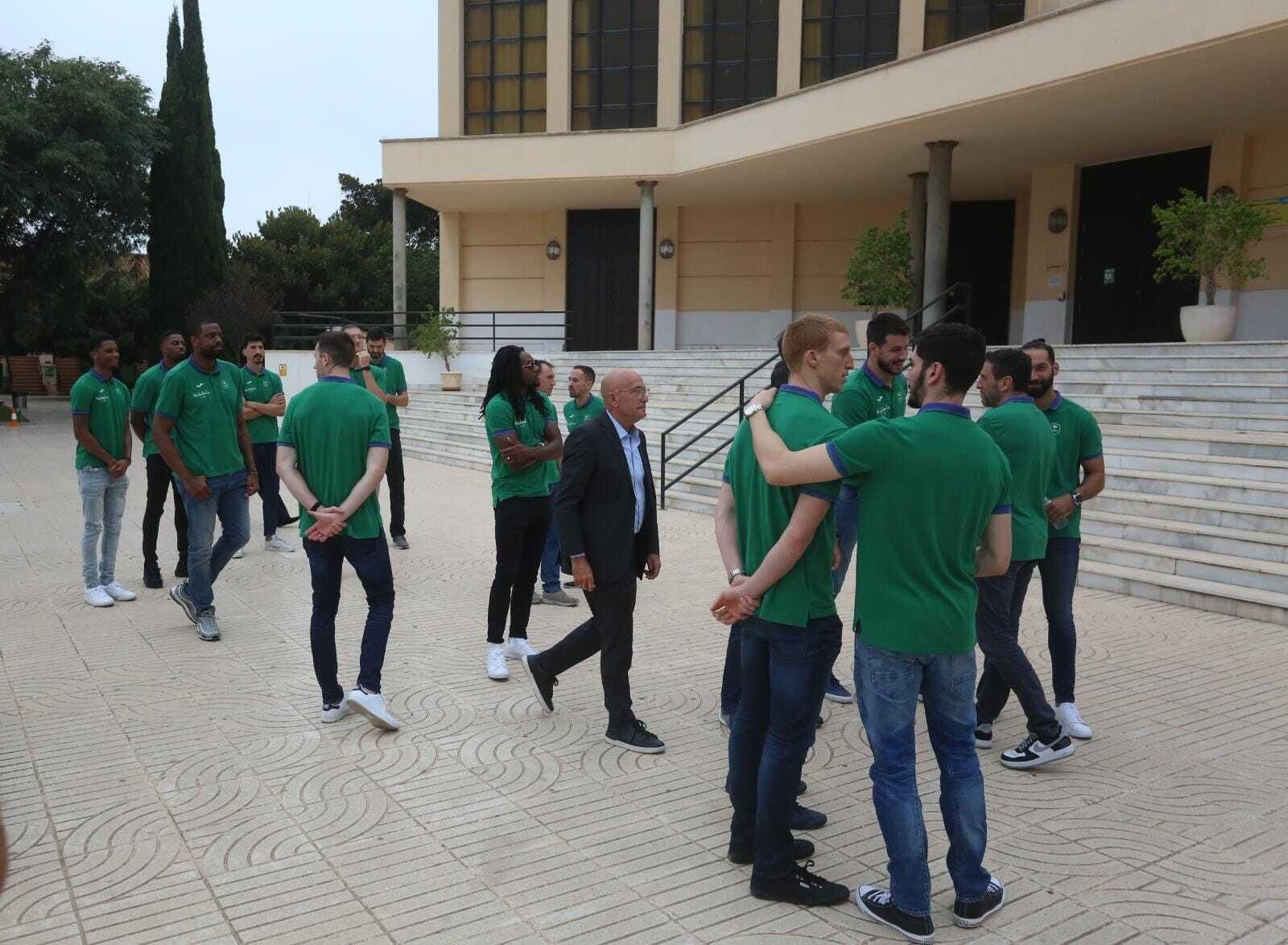 Masivo y emotivo último adiós a José María Martín Urbano