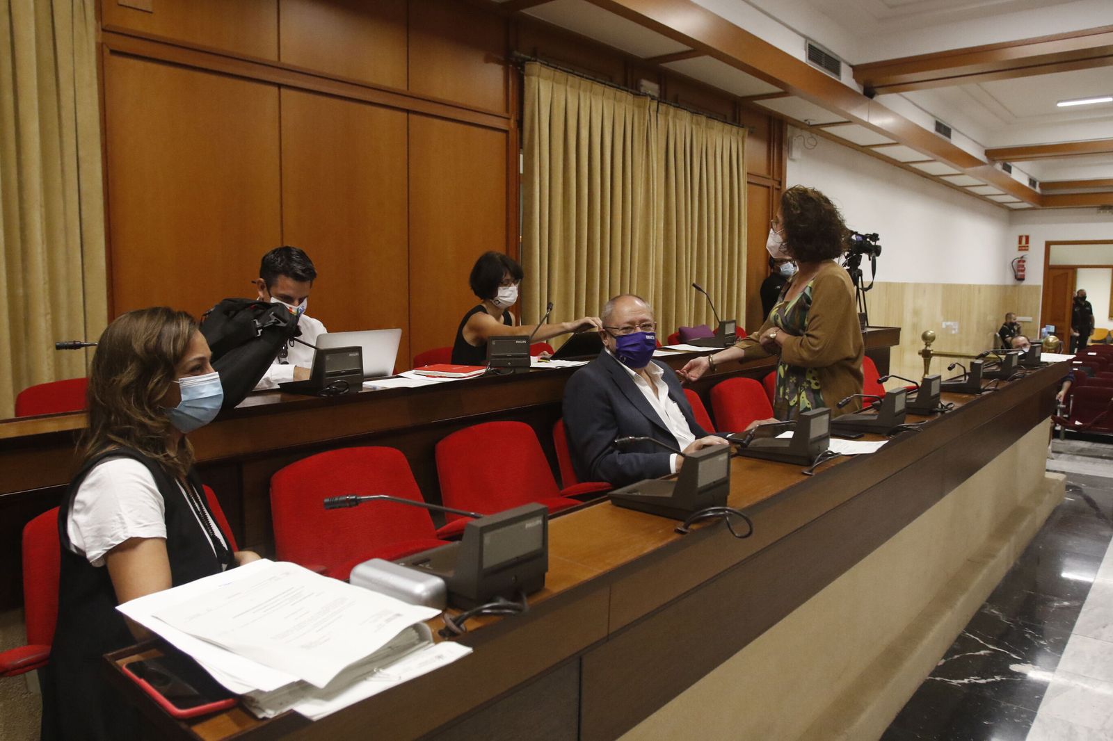 Varios ediles de PSOE e IU, durante un Pleno.