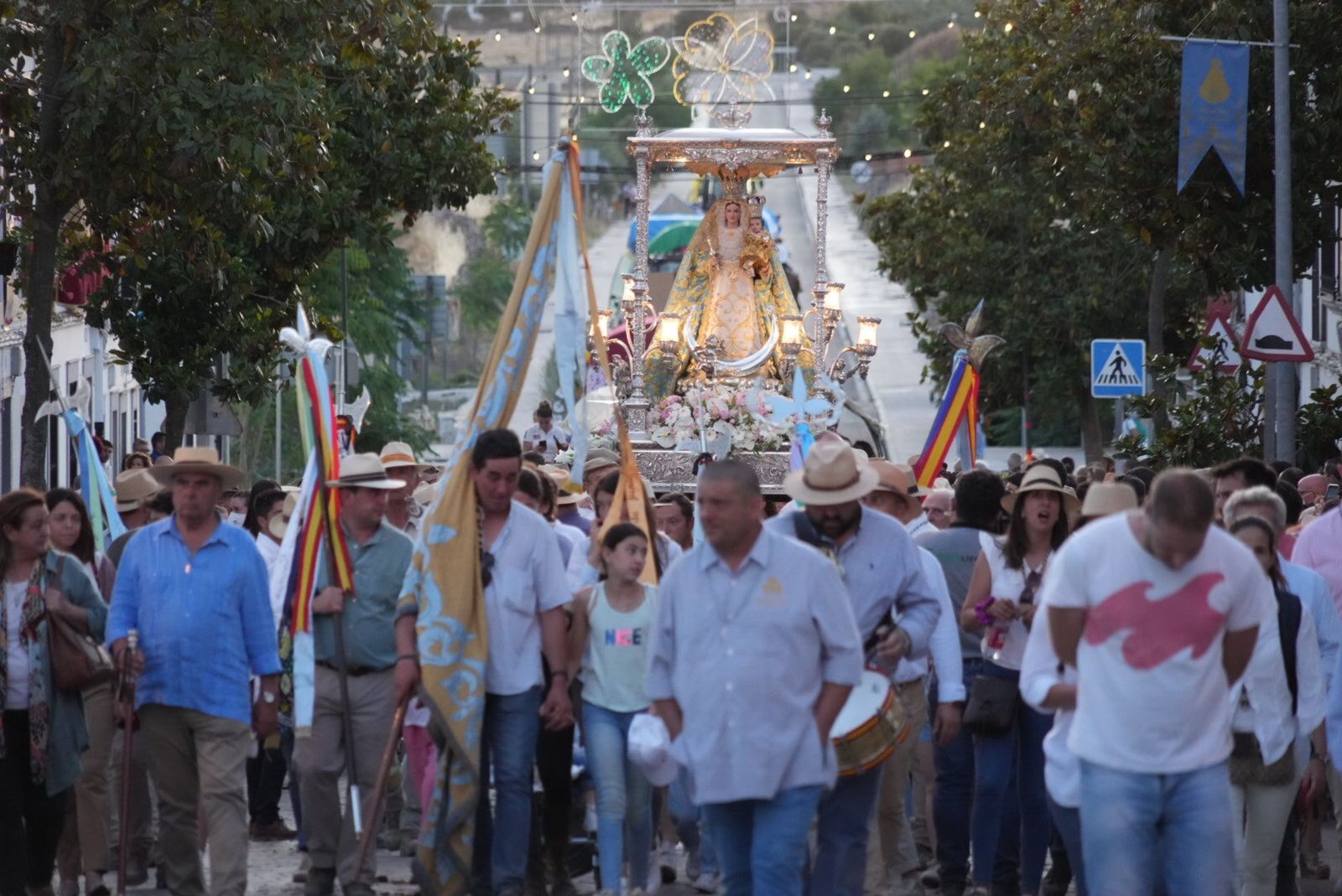 La romería de la Virgen de Luna del Lunes de Pentecostés en Villanueva de Córdoba, en imágenes