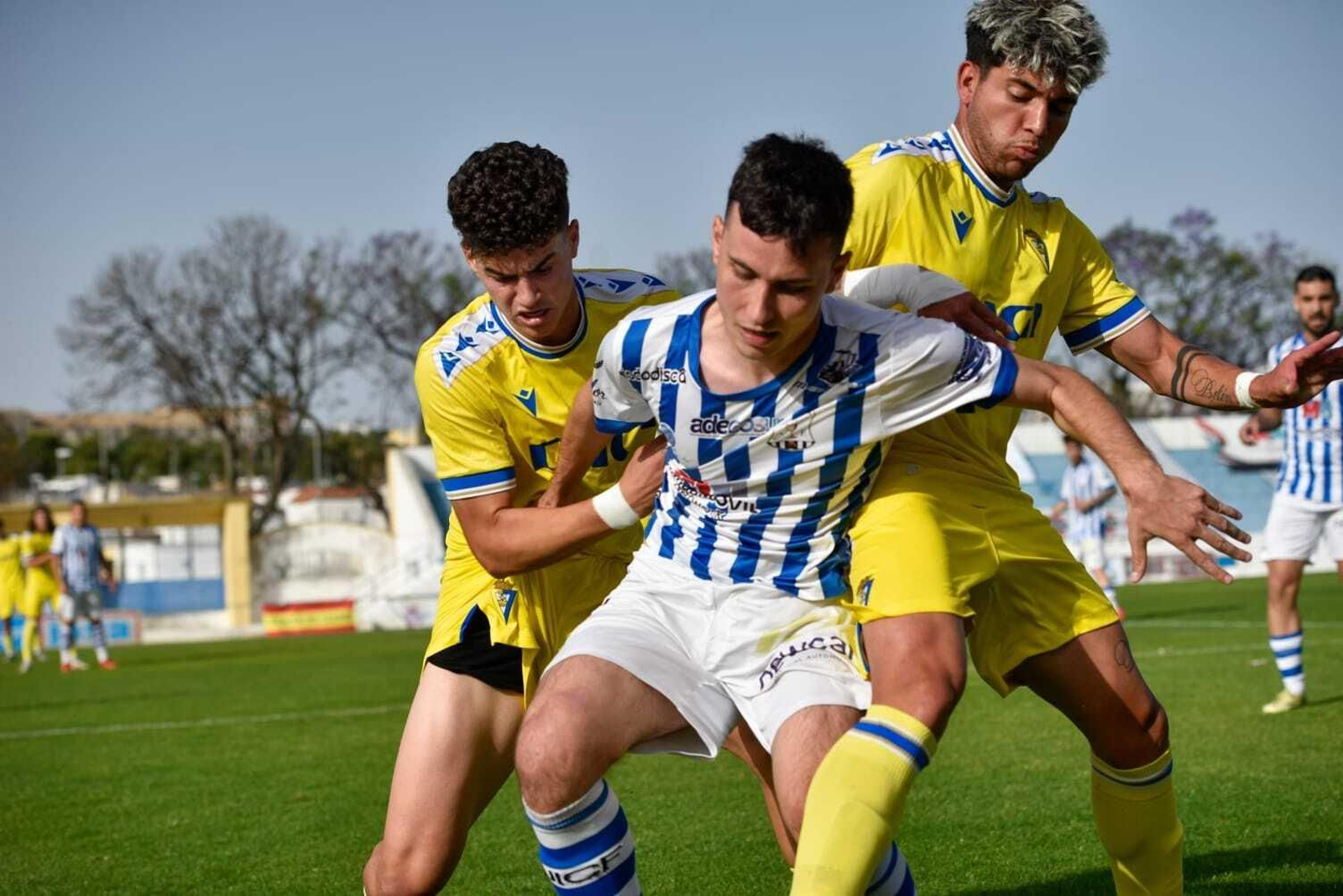 Imágenes del empate entre el Jerez Industrial y Cádiz Balón