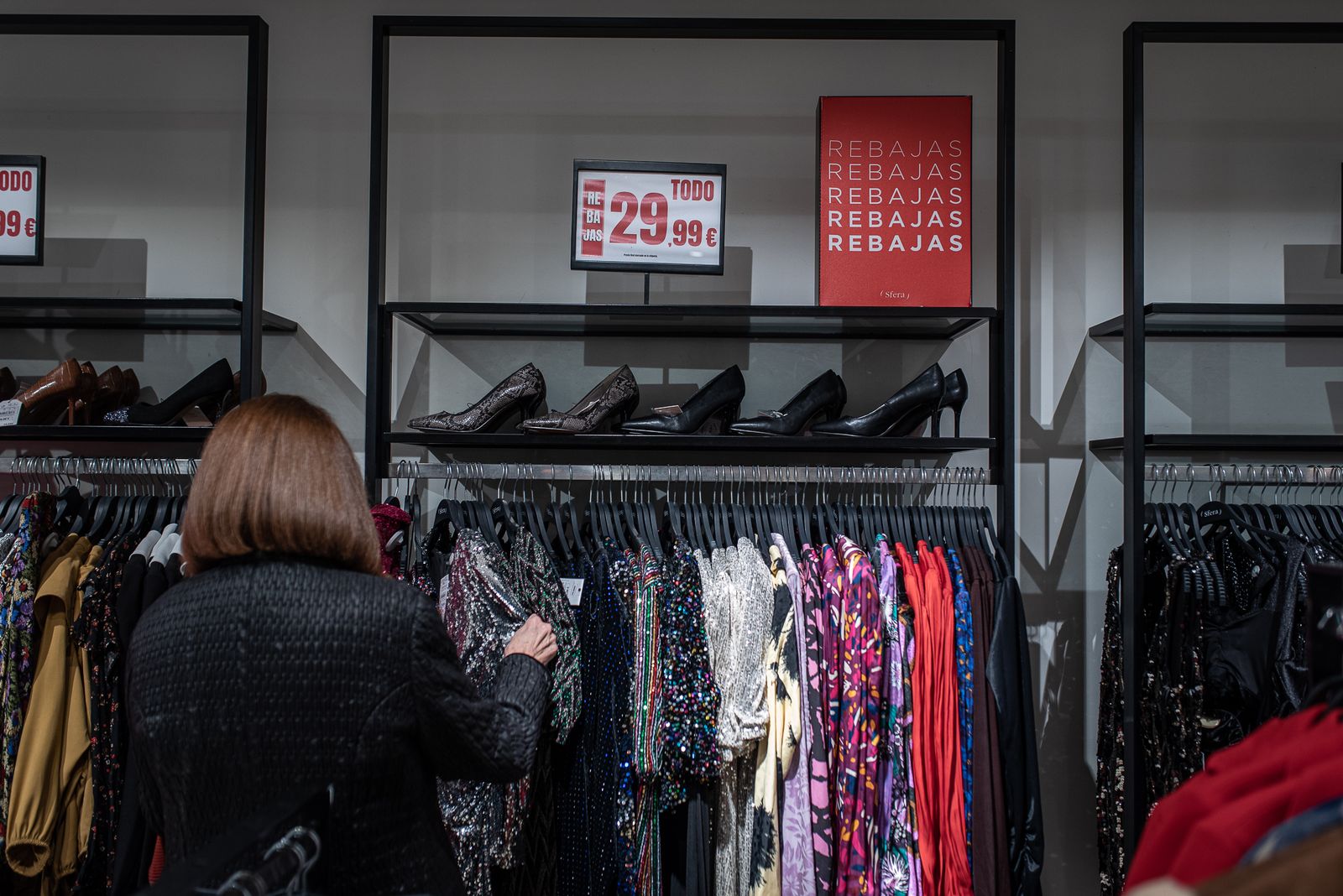 Imágenes del primer día de rebajas en los comercios de Huelva