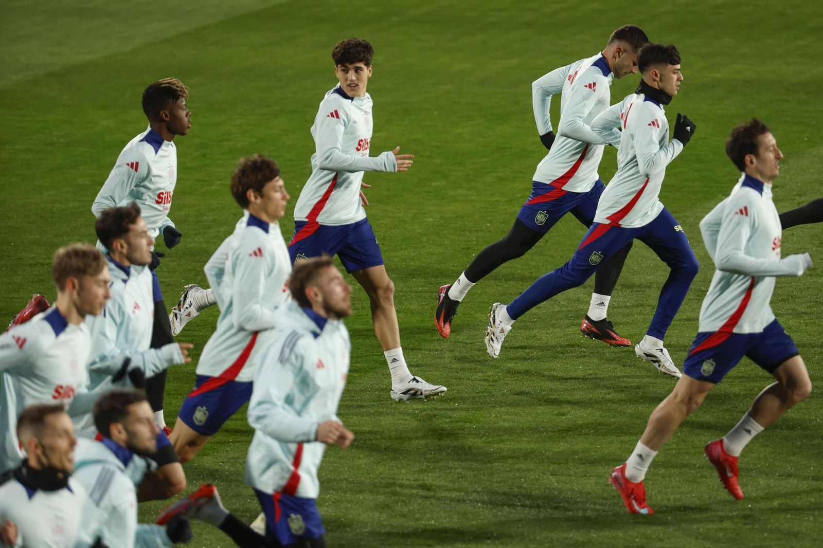 El primer día de Dean Huijsen con los campeones de Europa