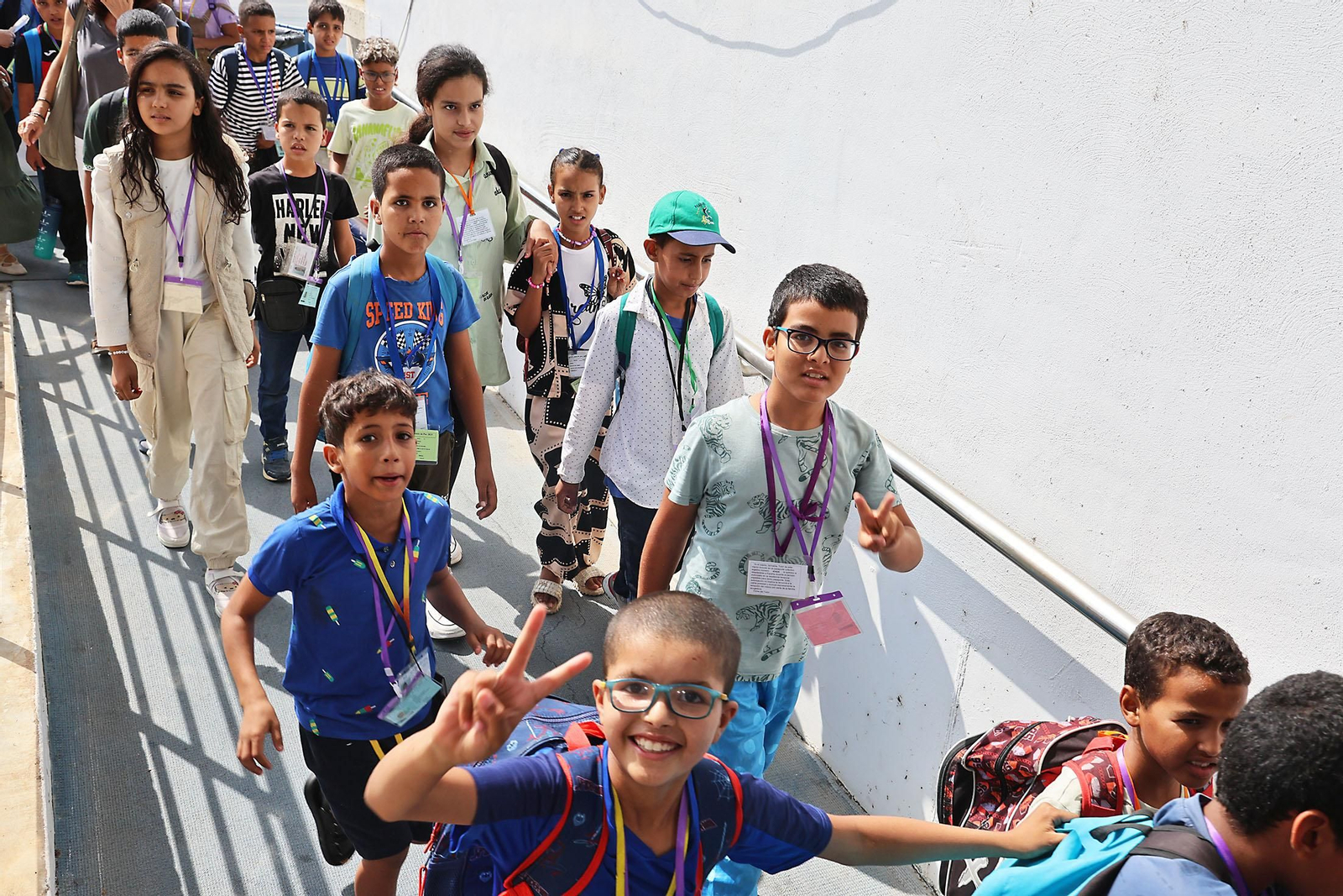 Imágenes del recibimiento a los  niños procedentes de los campamentos saharauis que pasarán sus vacaciones en Huelva
