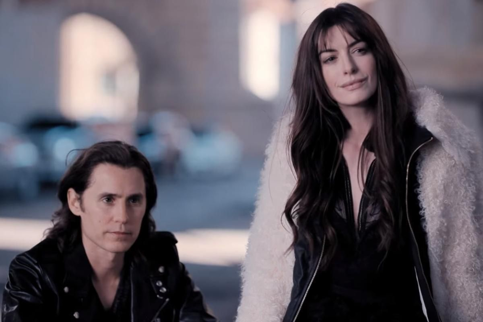 Jared Leto y Anne Hathaway en 'We Crashed'