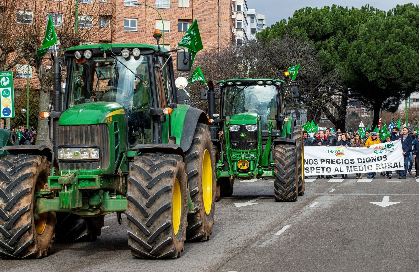 Protesta en las calles de agricultores y ganaderos