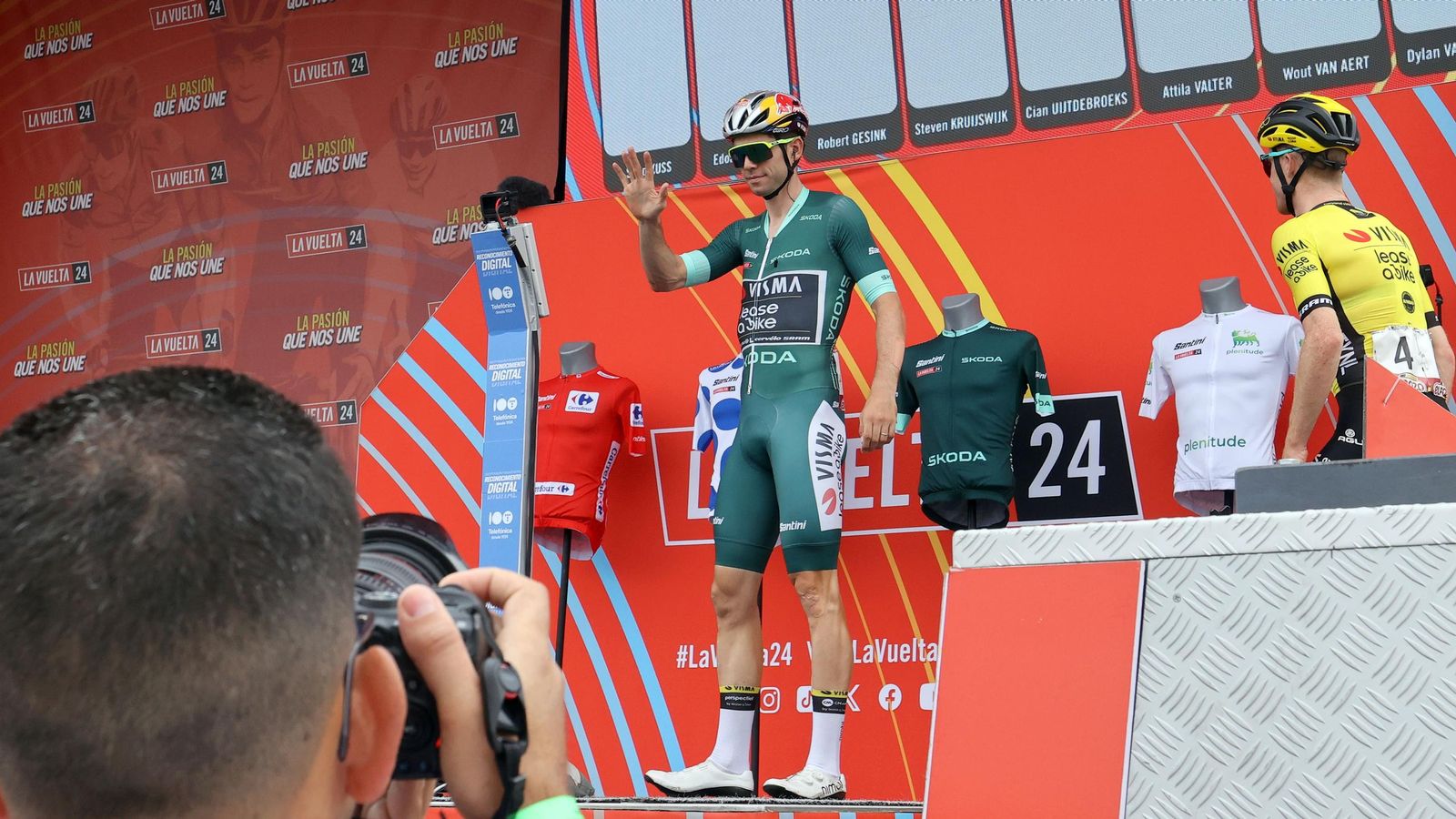 Así fue la salida de la Vuelta España desde Carrefour Sur en Jerez