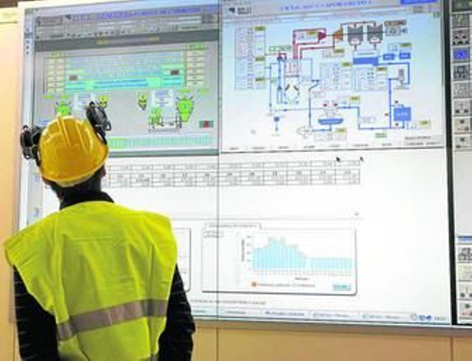 Paneles informativos en la central térmica litoral de Almería en Carboneras.