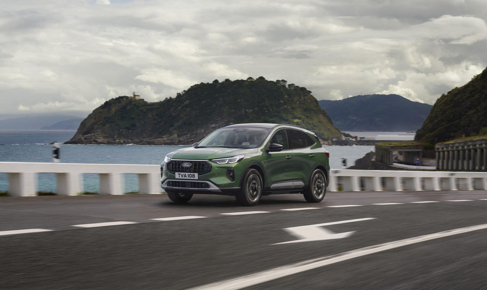 El Ford Kuga actualiza su aspecto, renueva su gama de acabados y abandona los Diesel