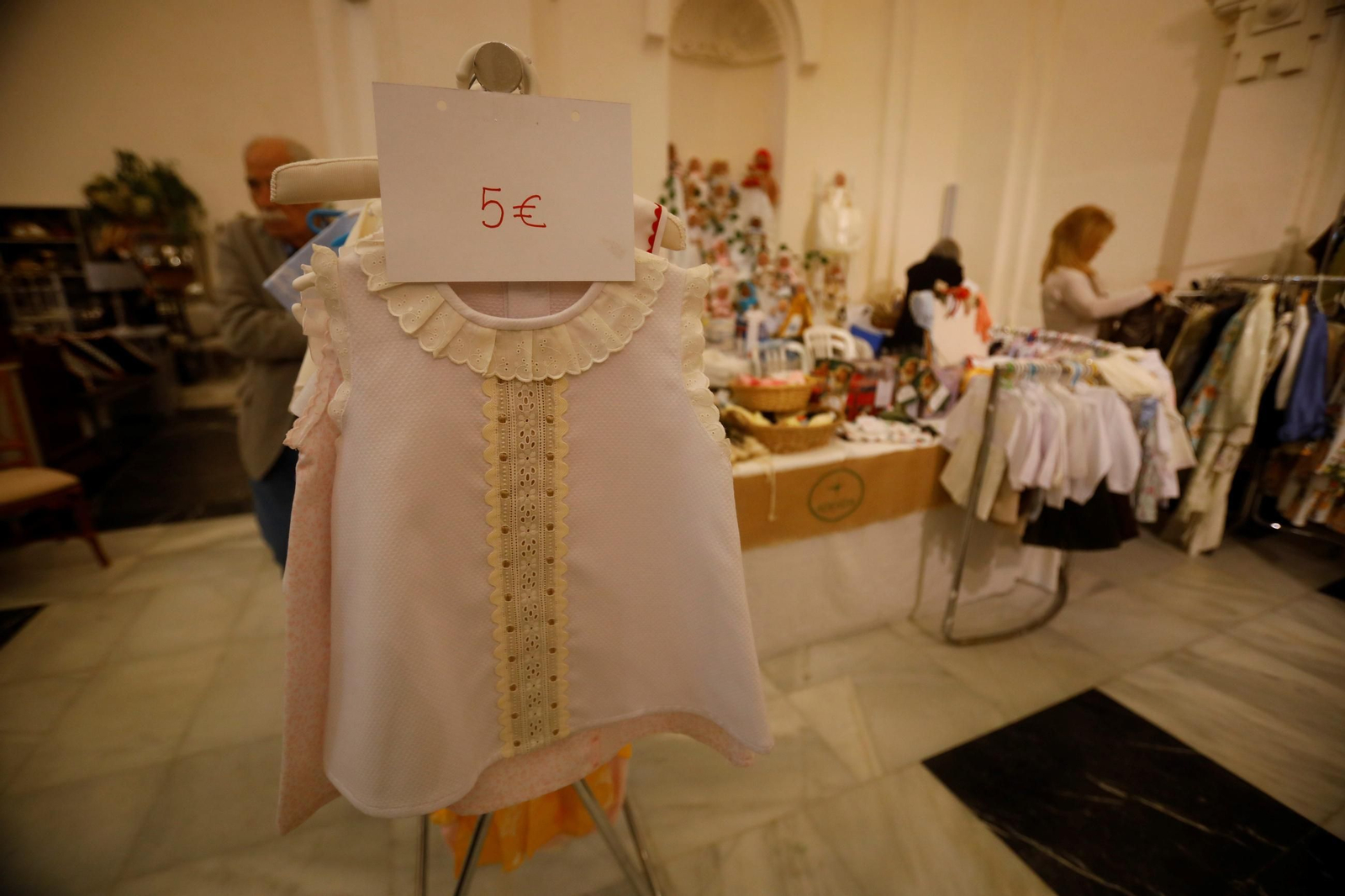 El Baratillo de Primavera de Adevida abre sus puertas, en imágenes