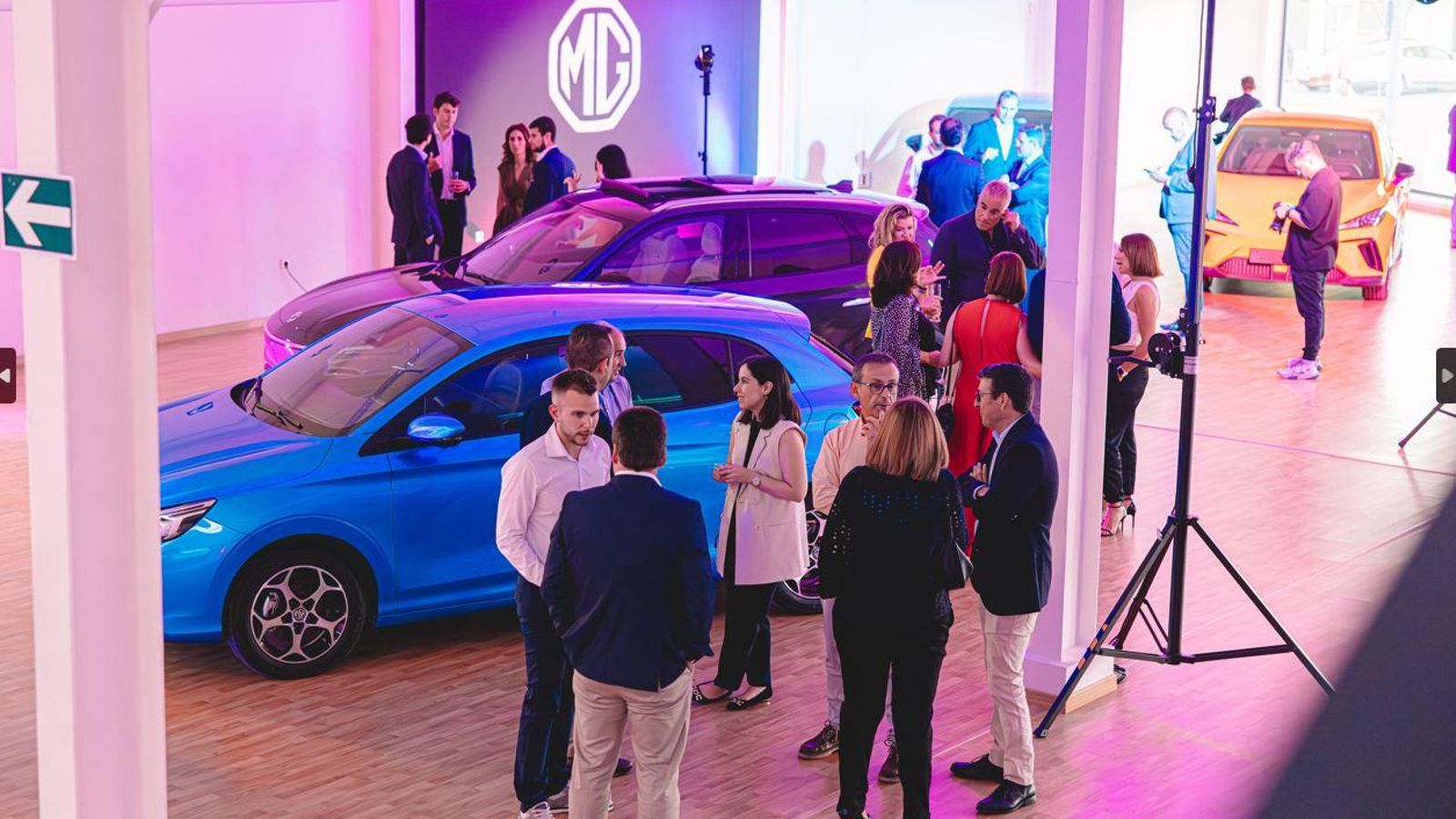 Interior del nuevo concesionario.